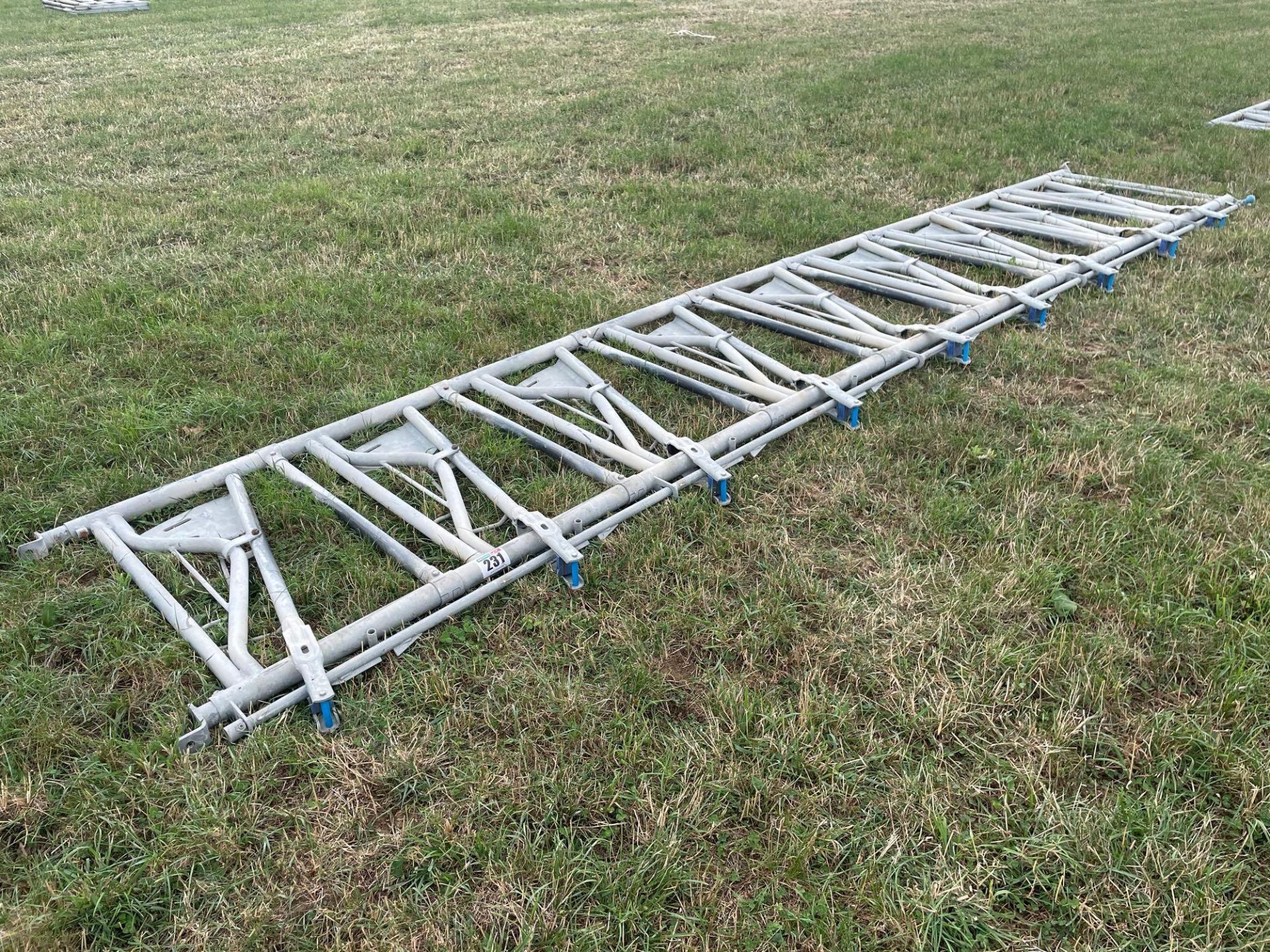 1No self locking yoke 6m cattle barrier