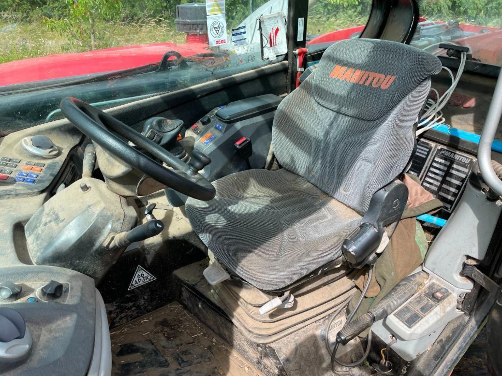 2017 Manitou MLT Elite 737-130 PS+ materials handler with pallet tines, rear pick hitch on Michelin - Image 4 of 16