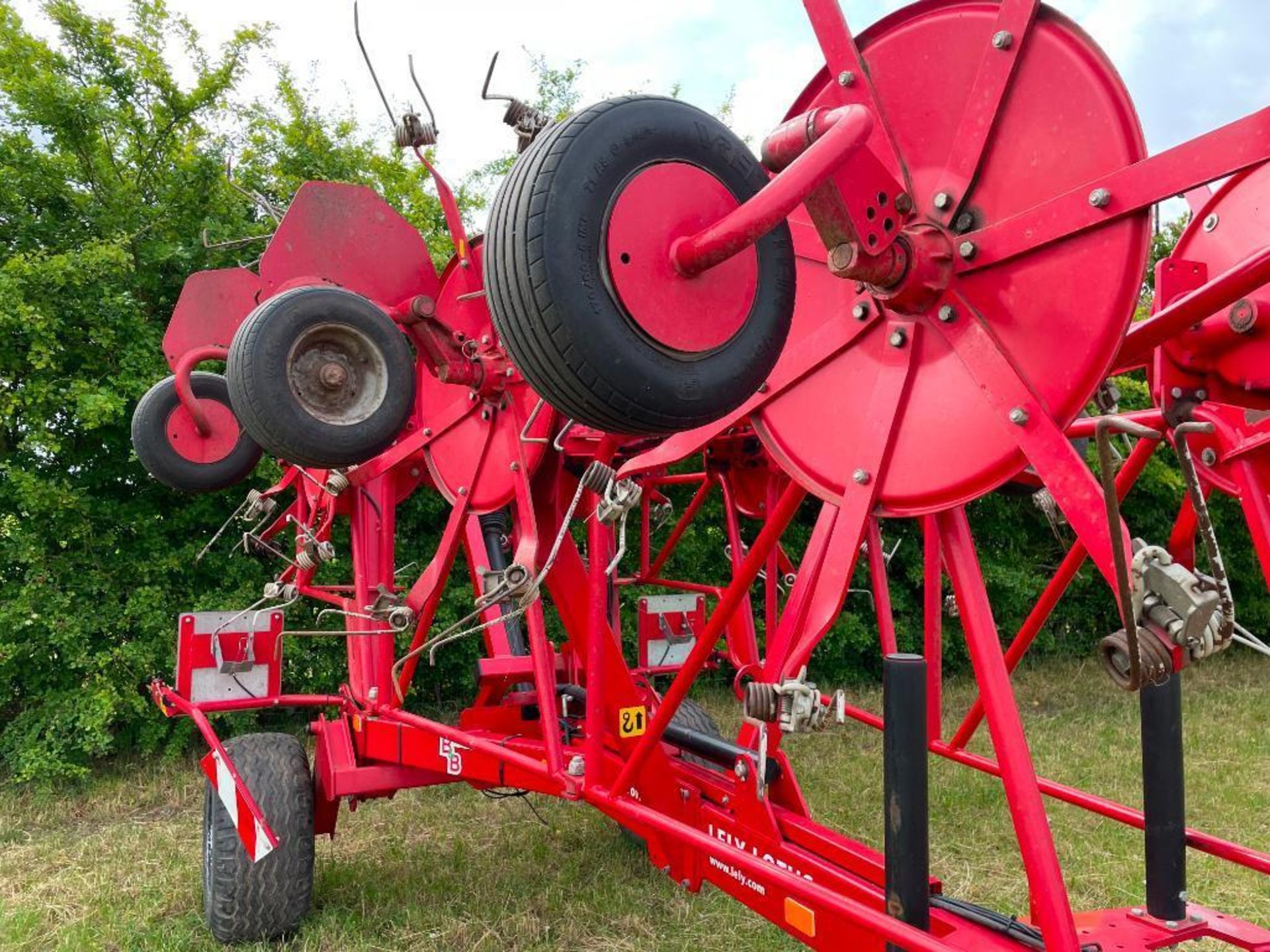 2012 Lely Lotus 1020 Profi 8 rotor tedder, single axle on 15.00/55-17 wheels and tyres, PTO driven, - Image 4 of 6