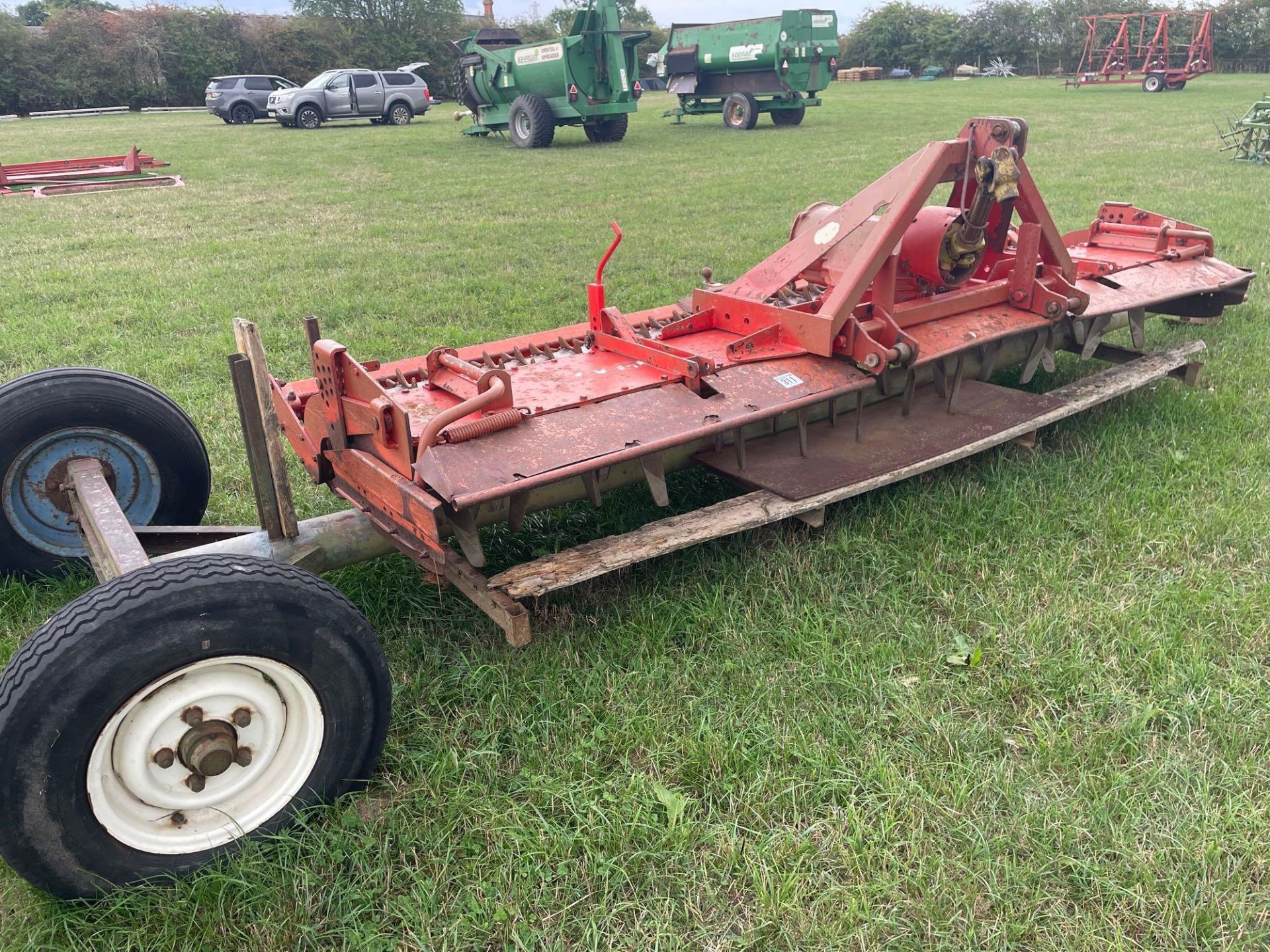 Kuhn HR4001 power harrow with rear crumbler and end tow kit comes with low loader trailer, PTO drive - Image 4 of 4