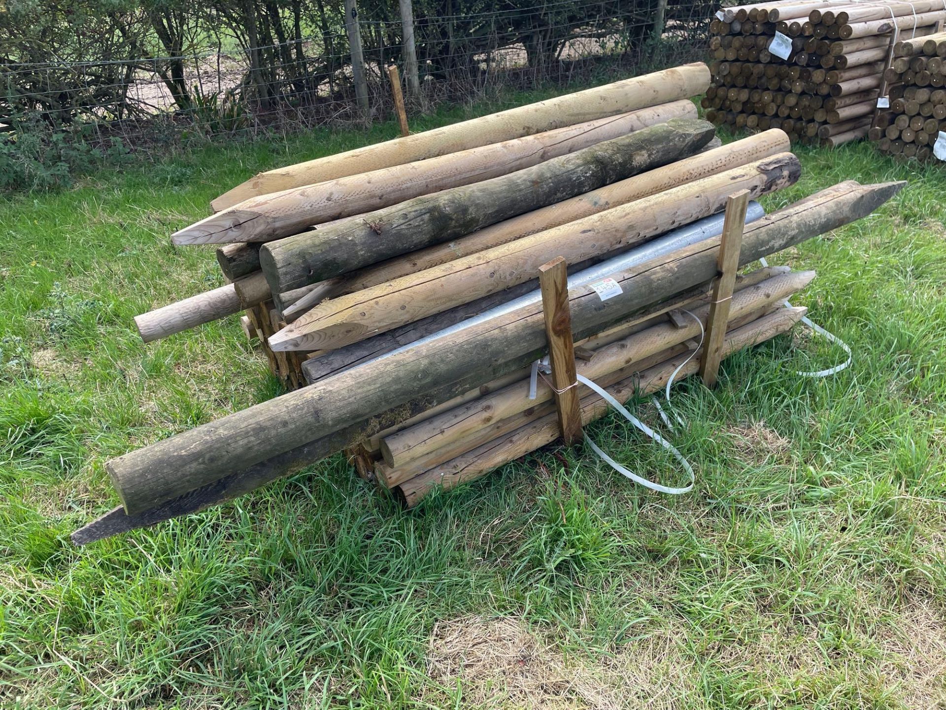 Quantity misc. wooden posts