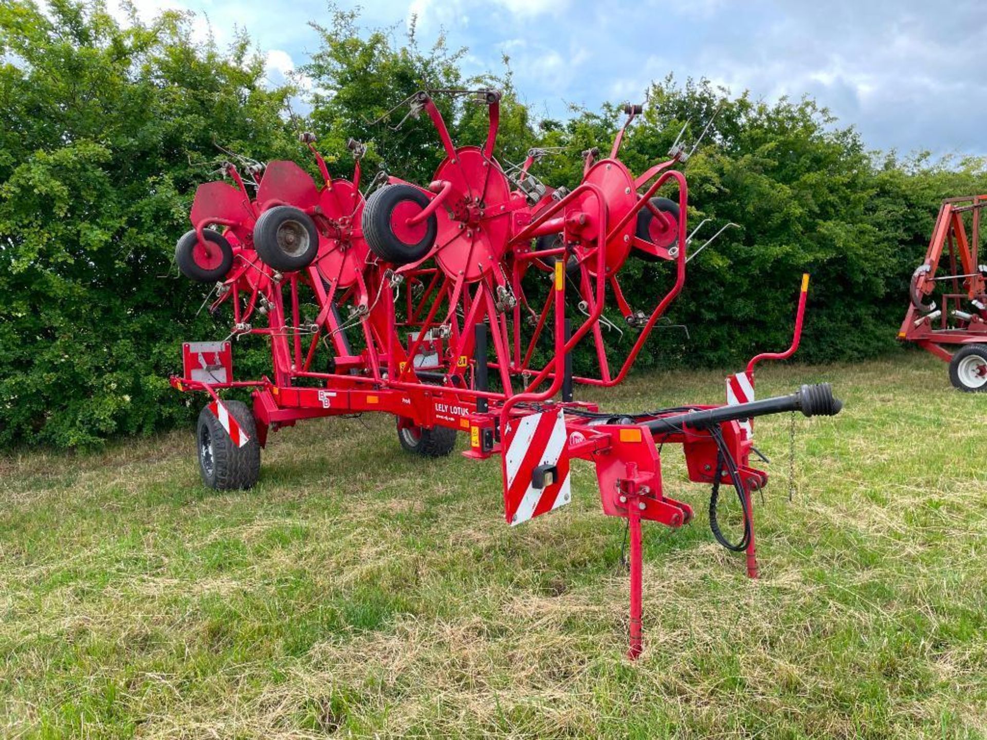 2012 Lely Lotus 1020 Profi 8 rotor tedder, single axle on 15.00/55-17 wheels and tyres, PTO driven, - Image 3 of 6