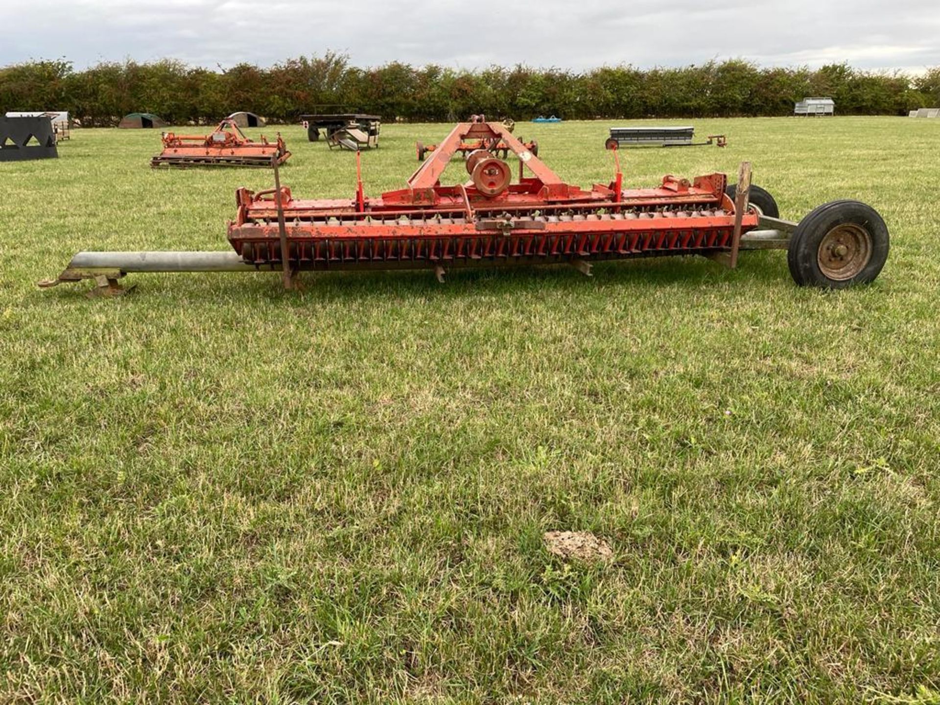 Kuhn HR4001 power harrow with rear crumbler and end tow kit comes with low loader trailer, PTO drive - Image 3 of 4