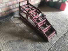 Pair car ramps