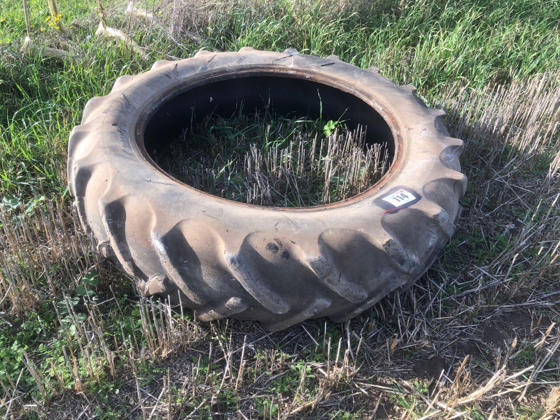 Single 13.6/12R38 tyre