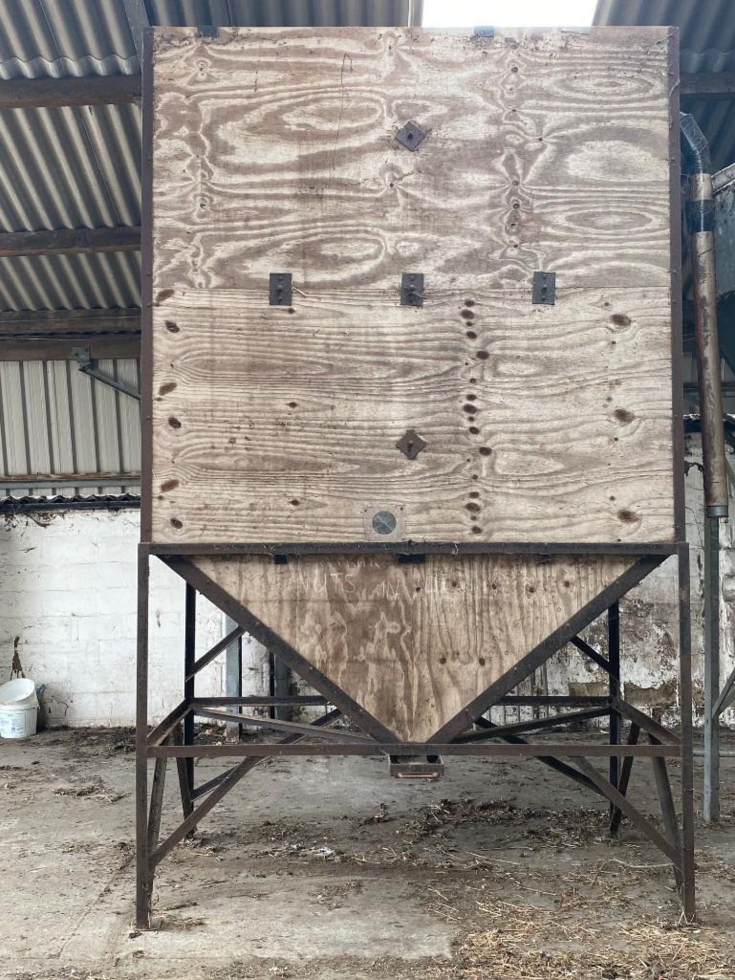 Ply c.3T Indoor Silo