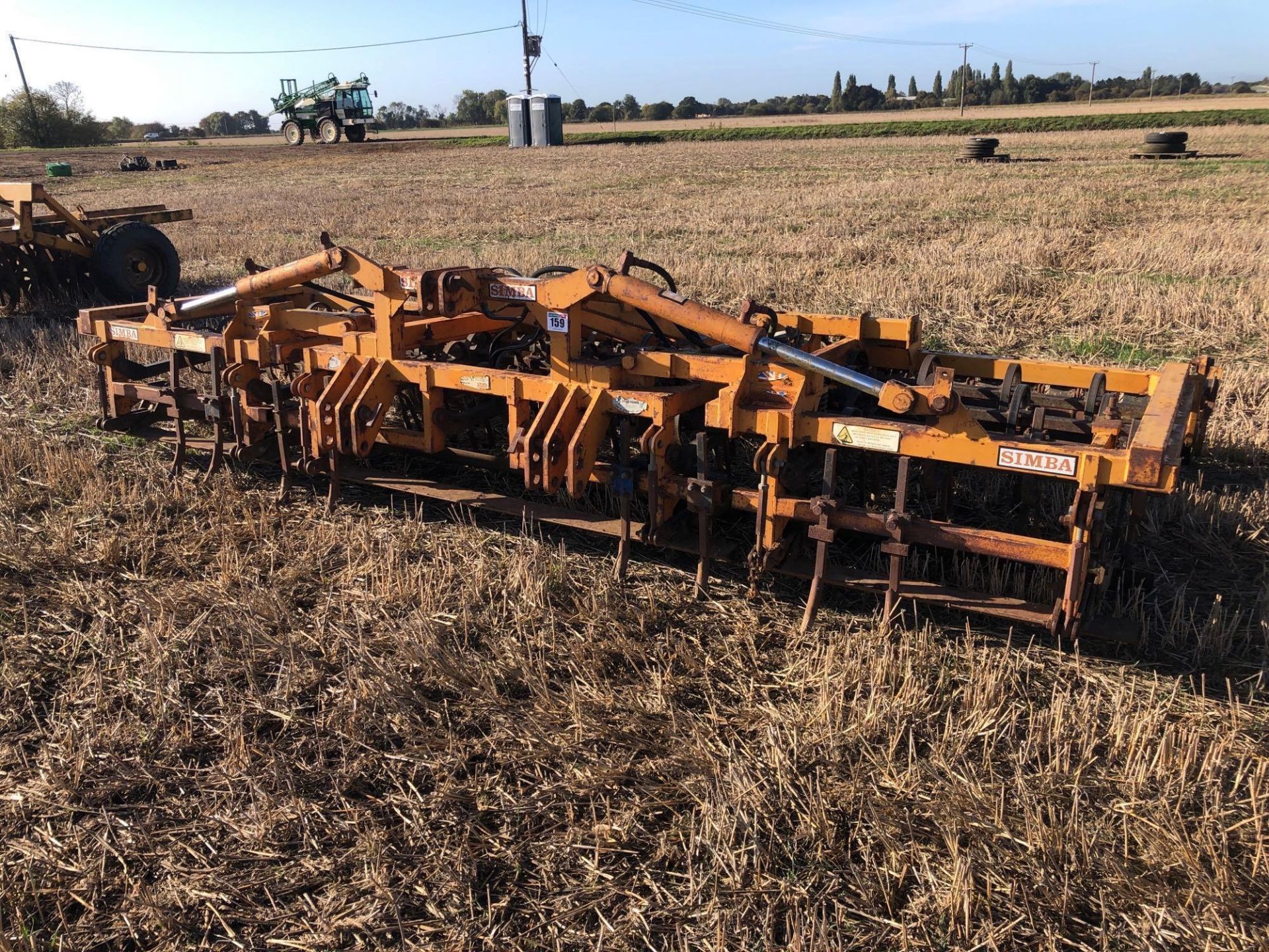 1994 Simba 4.5m springtine cultivator hydraulic folding with front levelling board and rear tooth pa - Image 2 of 6