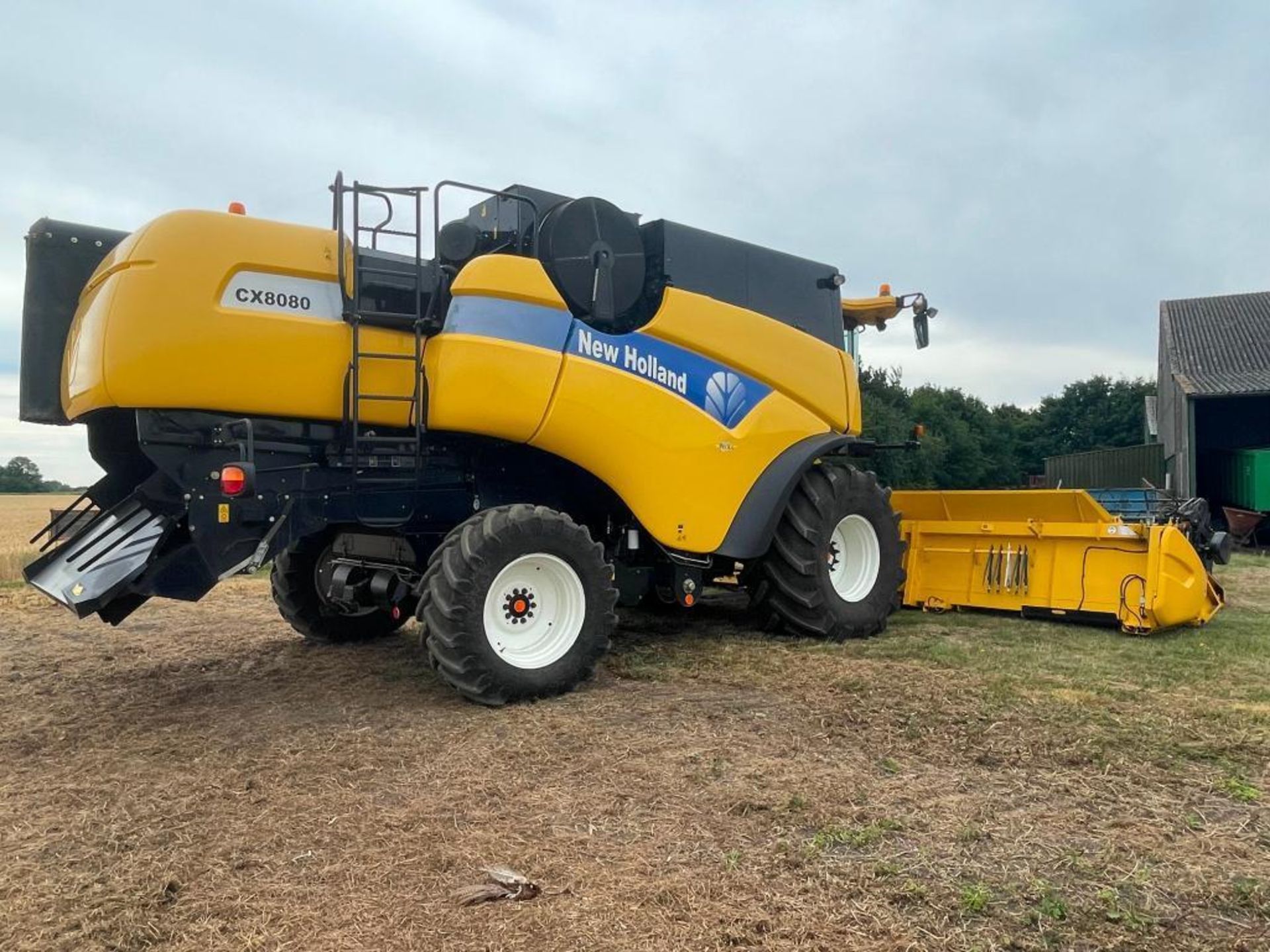 2010 New Holland CX8080 combine harvester with 25ft Varifeed header and trolley, straw chopper, 6 st - Image 10 of 21