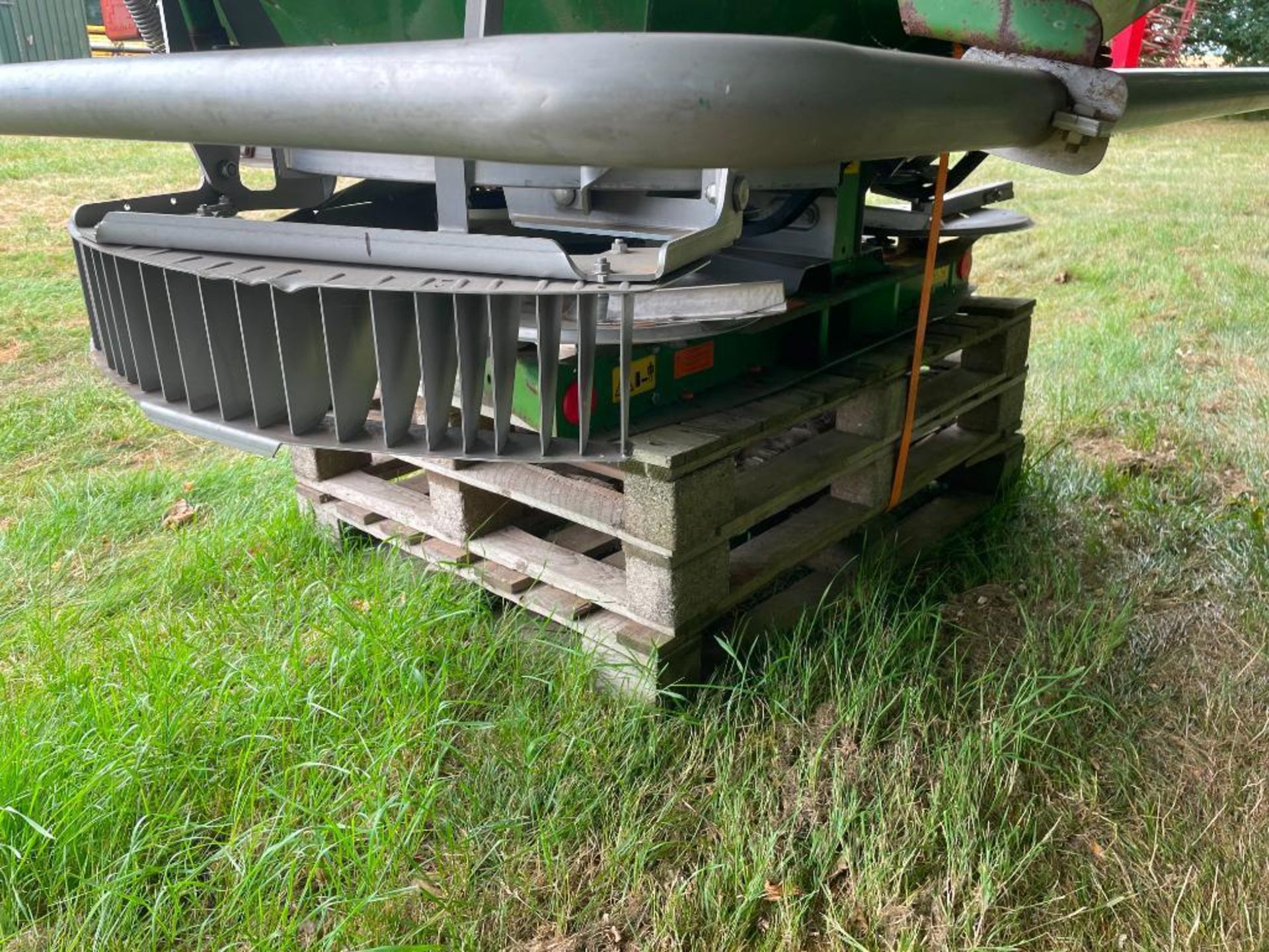 2003 Amazone ZAM novis 1500 24m fertiliser spreader with border control and hydraulic shut off. Seri - Image 7 of 8