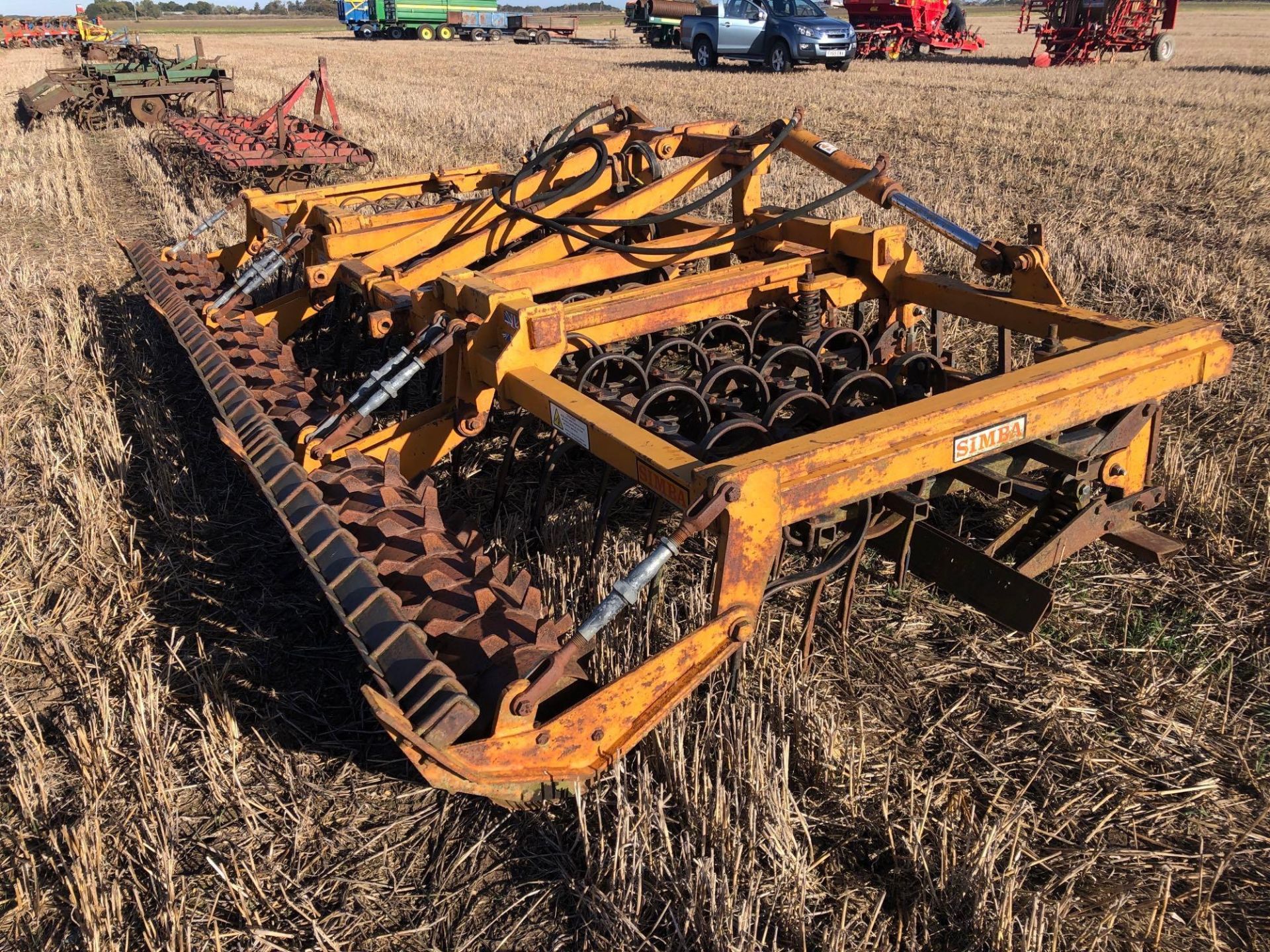 1994 Simba 4.5m springtine cultivator hydraulic folding with front levelling board and rear tooth pa - Image 3 of 6