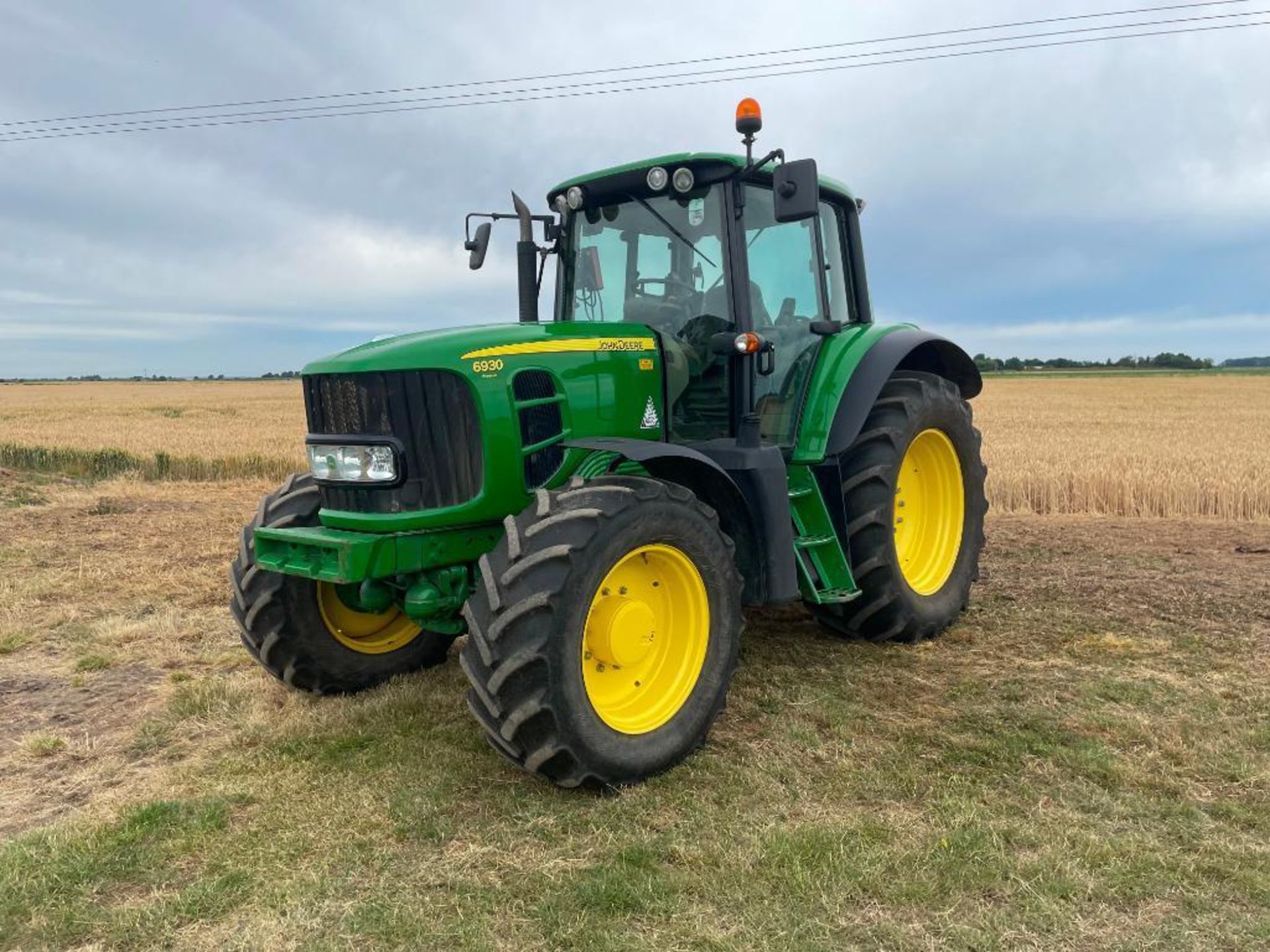 2010 John Deere 6930 Premium 4wd 40kph PowerQuad tractor with 3 manual spools, cab and front suspens - Image 3 of 17