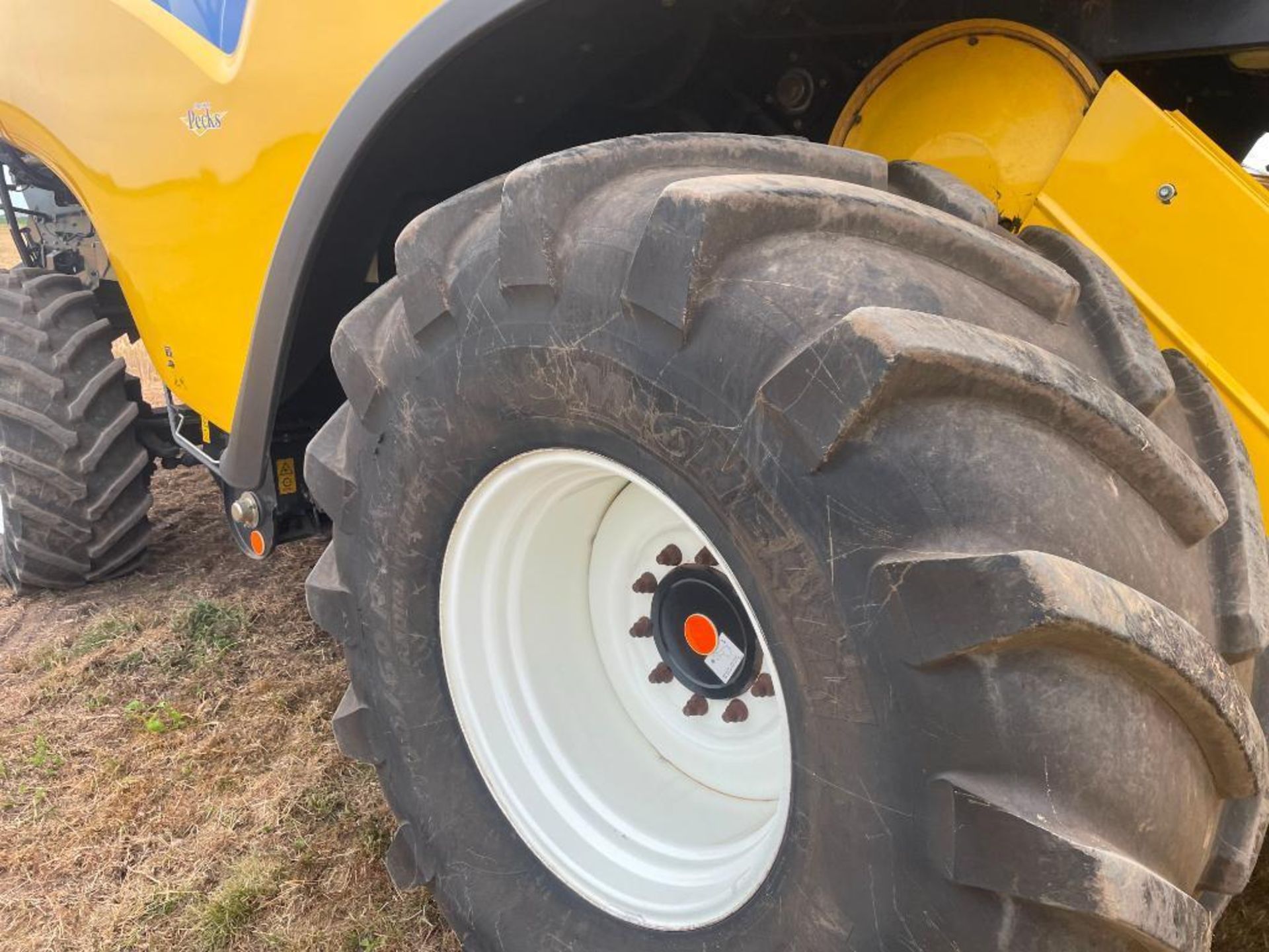 2010 New Holland CX8080 combine harvester with 25ft Varifeed header and trolley, straw chopper, 6 st - Image 7 of 21