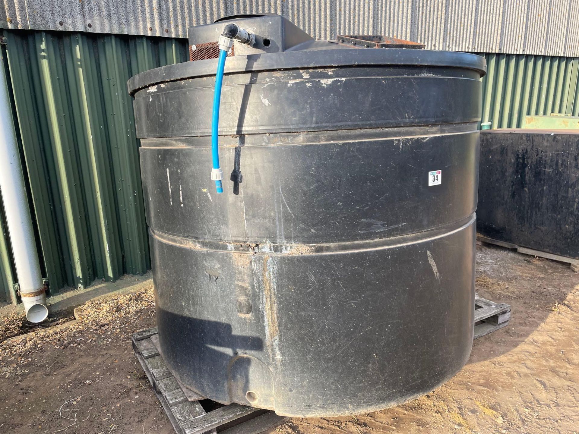 Black plastic 5000l water tank