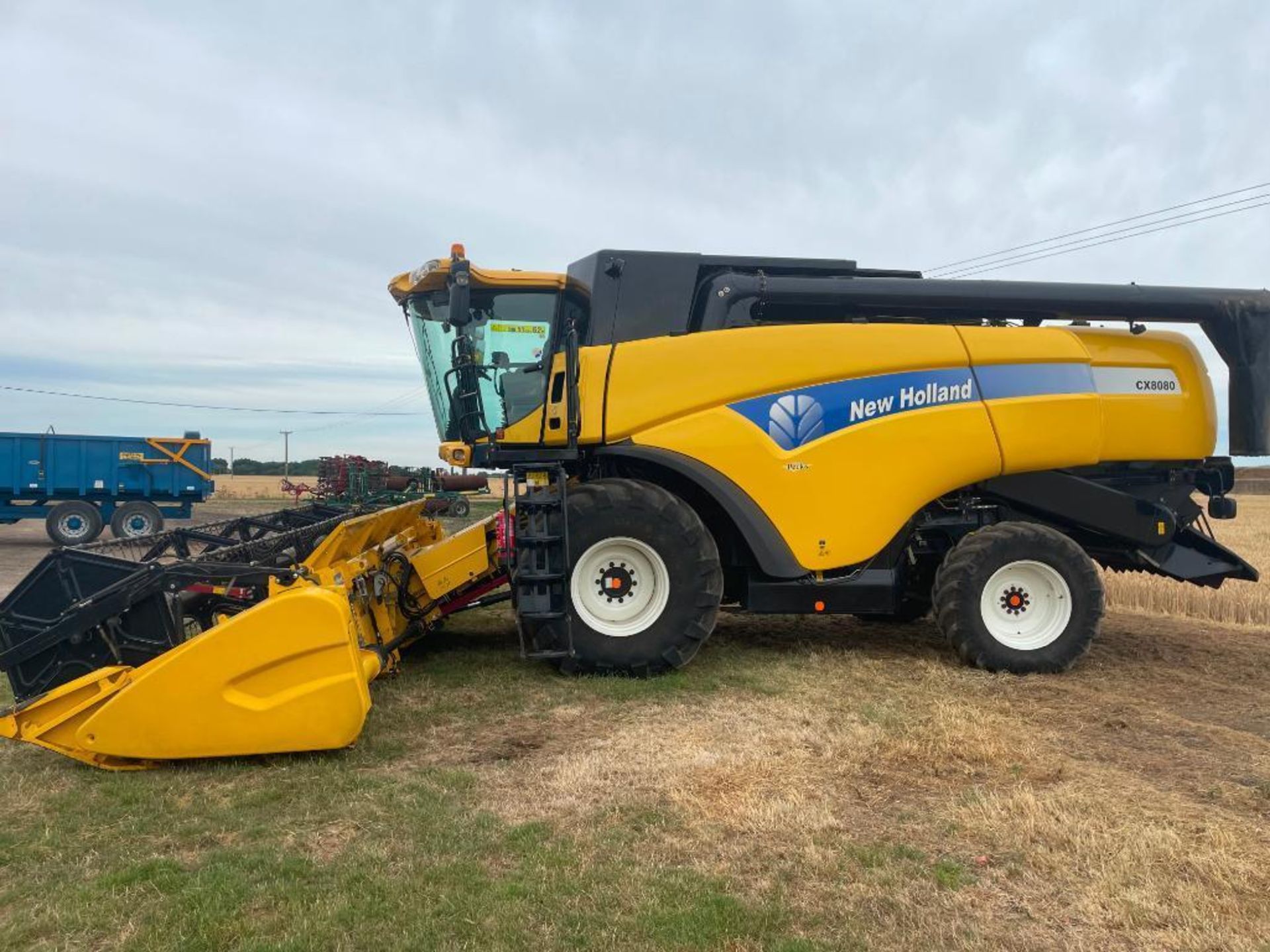 2010 New Holland CX8080 combine harvester with 25ft Varifeed header and trolley, straw chopper, 6 st - Image 21 of 21