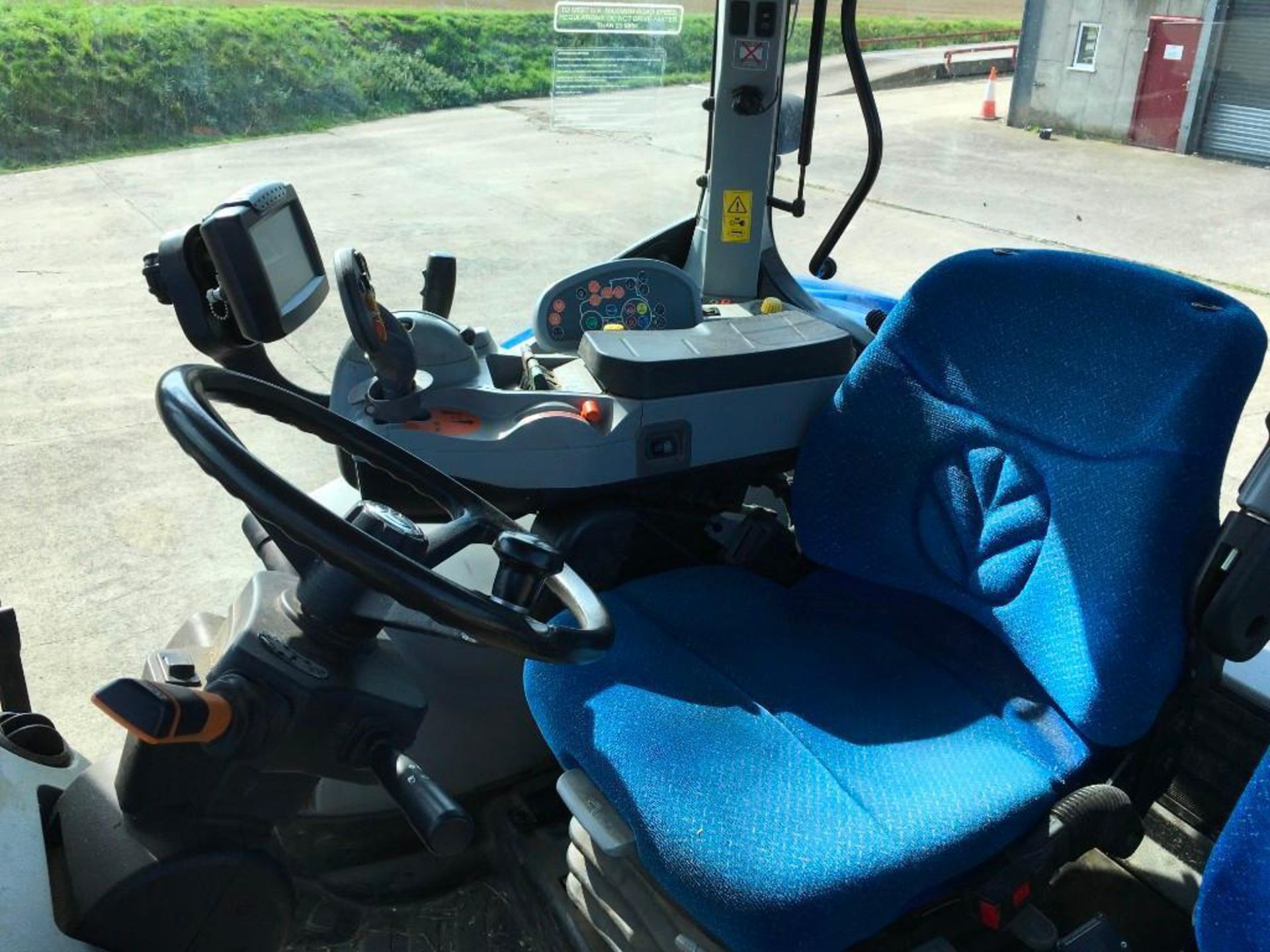2011 New Holland T7050 Auto Command 4wd tractor with air brakes, front linkage, air seat, - Image 13 of 15