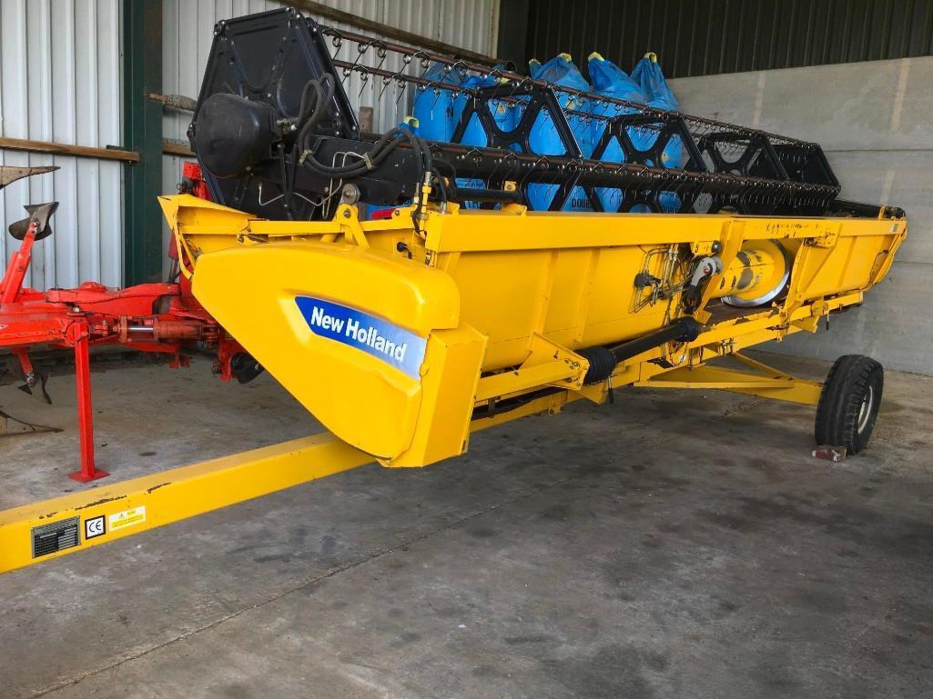2007 New Holland CX8090 combine harvester with 24ft Varifeed header and trolley. 2wd, 6 straw walker - Image 10 of 14