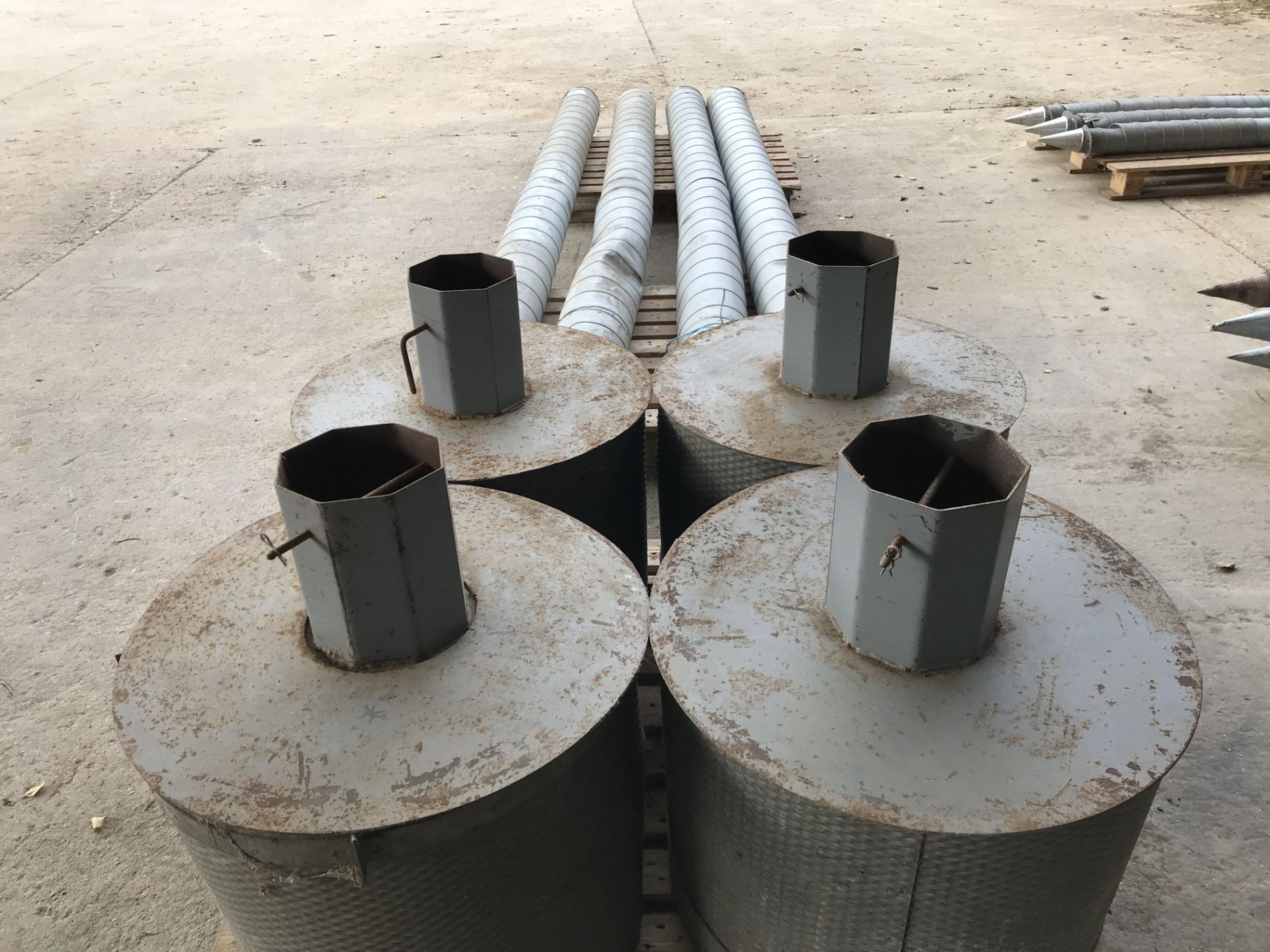 4 galvanised grain pedestals with bases - Image 5 of 5