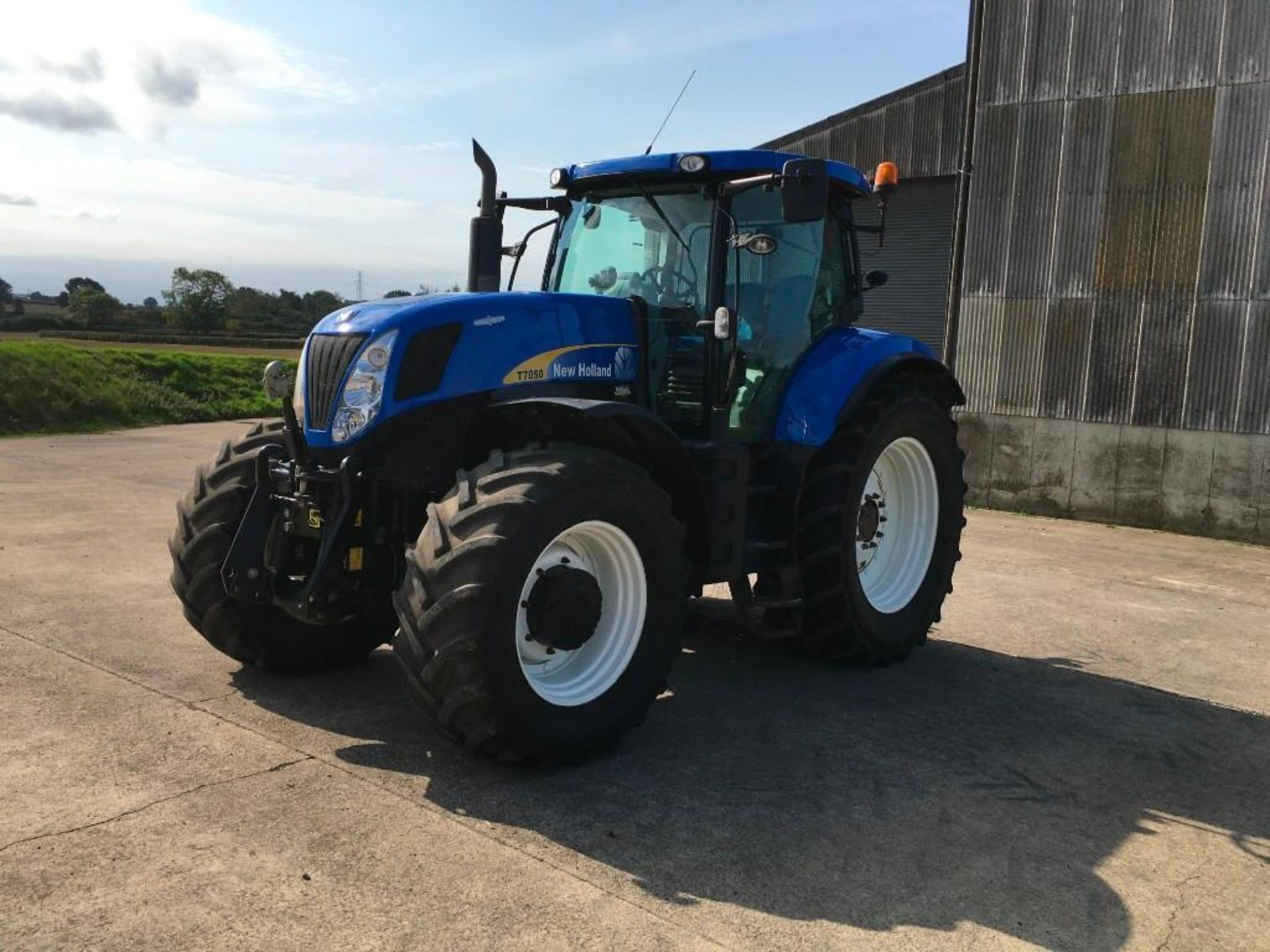 2011 New Holland T7050 Auto Command 4wd tractor with air brakes, front linkage, air seat, - Image 7 of 15