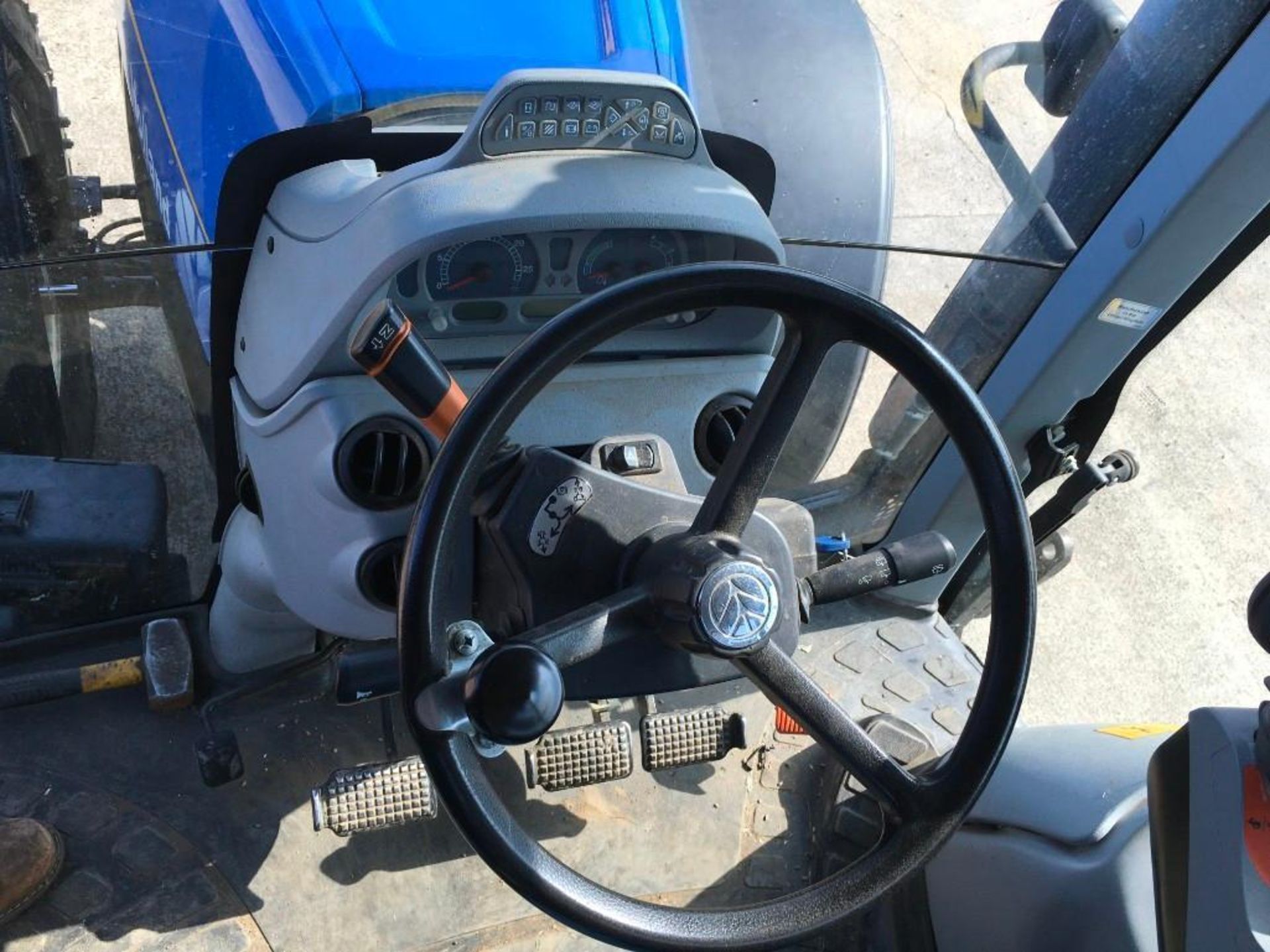 2011 New Holland T7050 Auto Command 4wd tractor with air brakes, front linkage, air seat, - Image 11 of 15