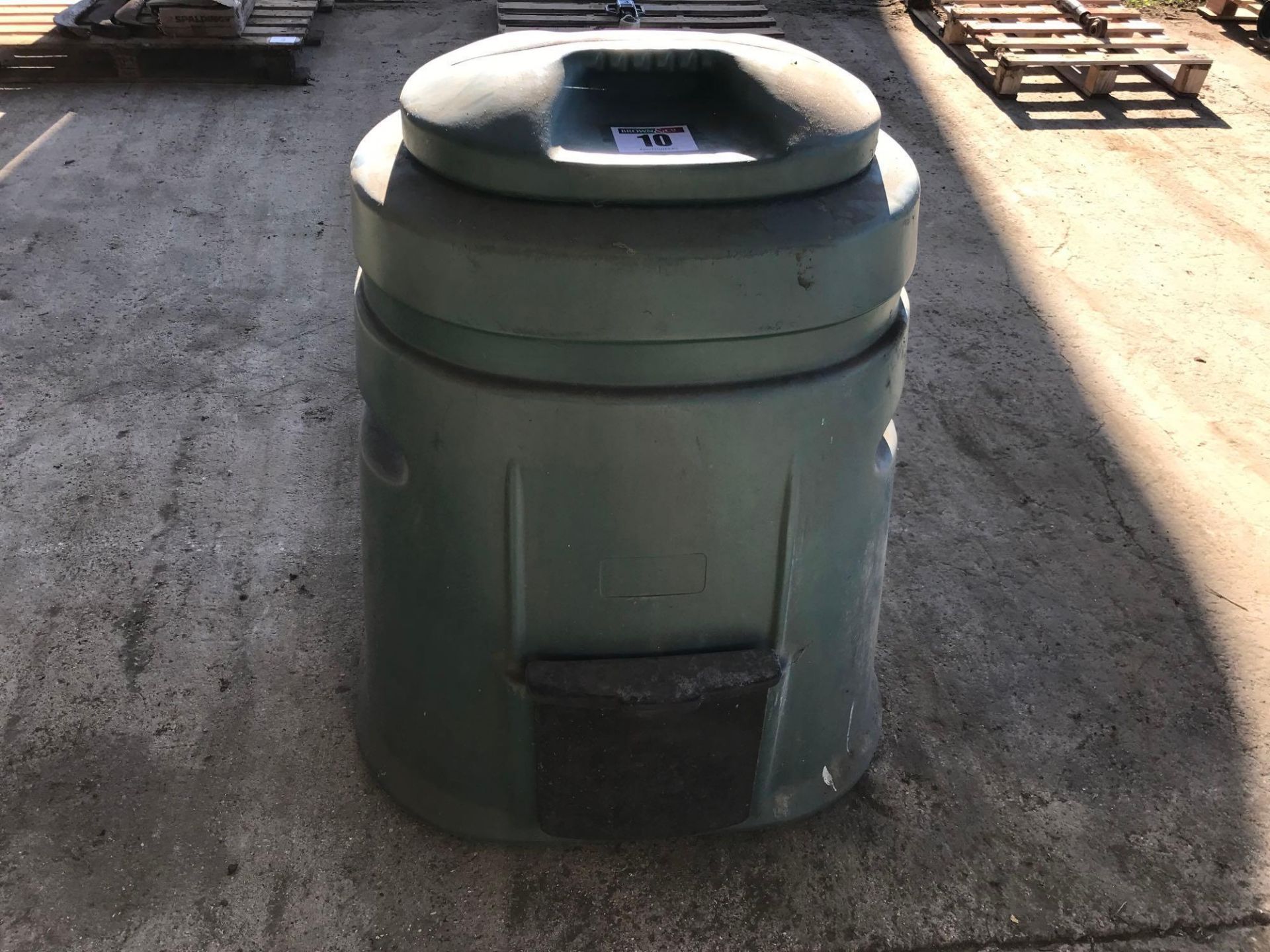 Plastic compost bin