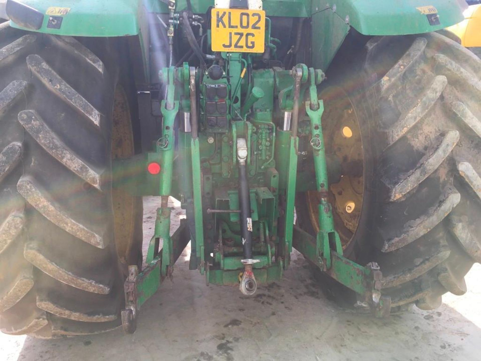 John Deere 7810 tractor with power quad gear box, 3 spool valves, pick up hitch, draw bar, air seat. - Image 8 of 14