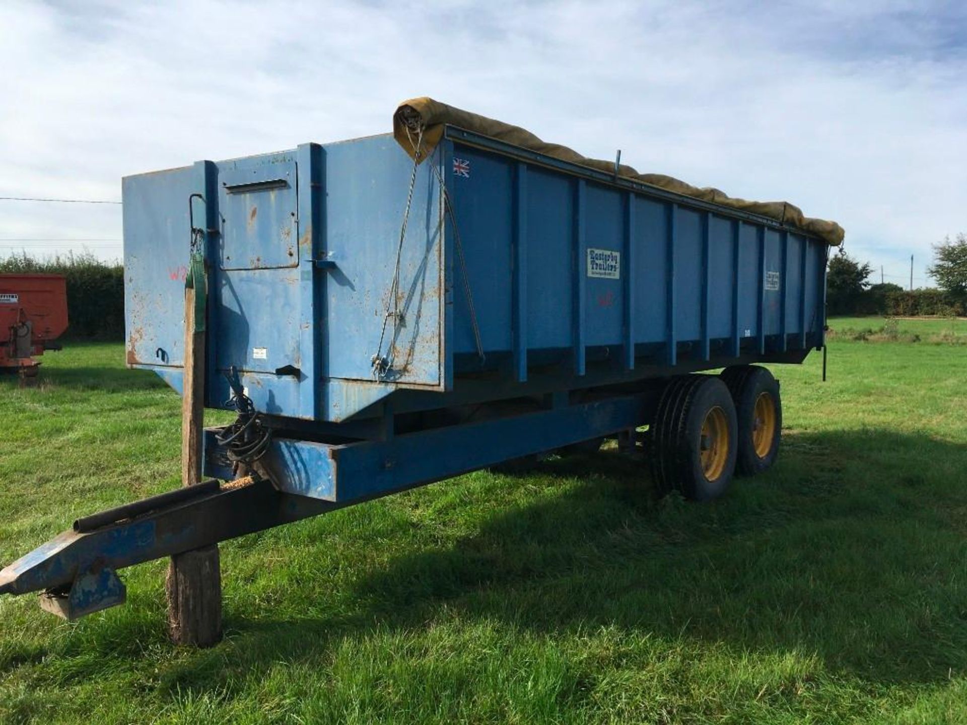 1987 Easterby Trailers 14t twin axle trailer, manual rear door, manual grain chute, rollover sheet, - Image 6 of 10