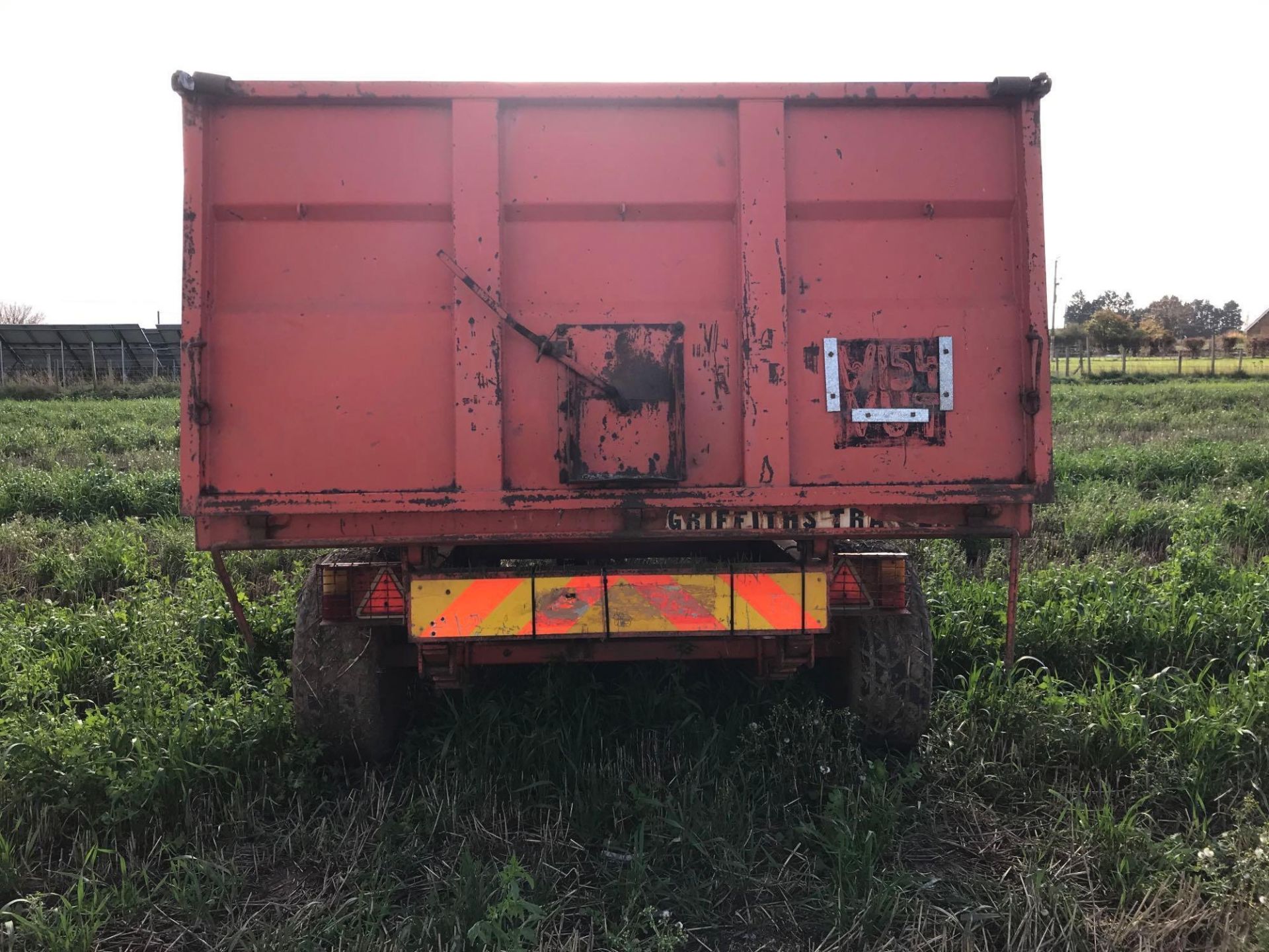 Griffiths Trailers GT80 8t twin axle trailer, manual rear door, manual grain chute on 275/65R16 whee - Image 3 of 7