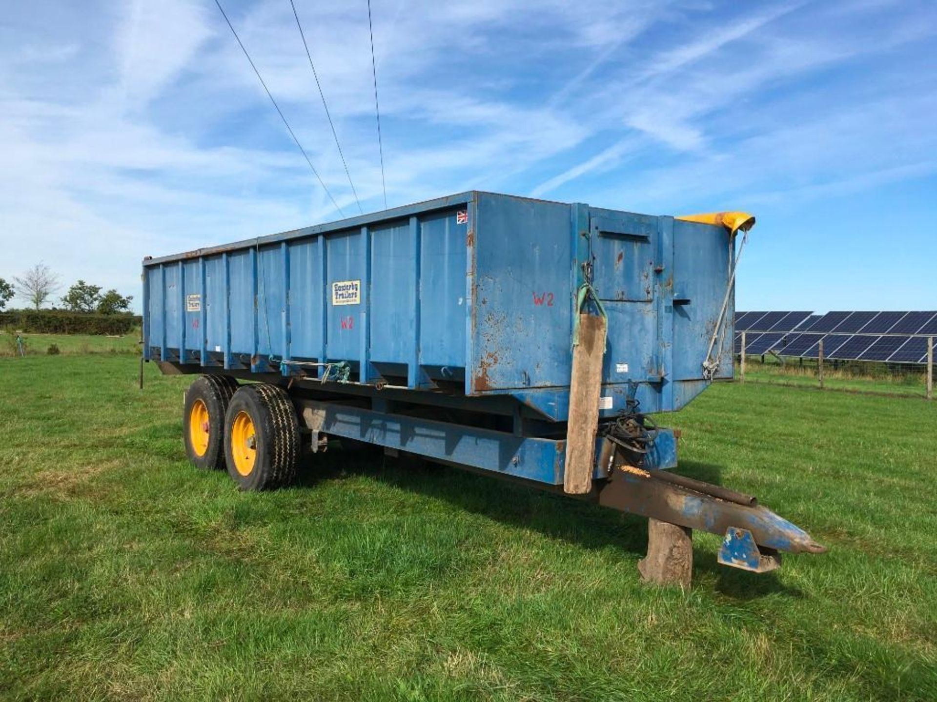 1987 Easterby Trailers 14t twin axle trailer, manual rear door, manual grain chute, rollover sheet, - Image 5 of 10