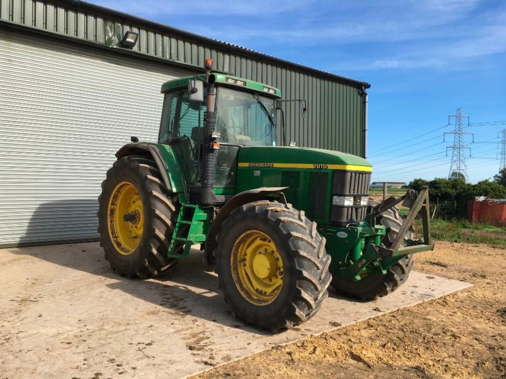 John Deere 7810 tractor with power quad gear box, 3 spool valves, pick up hitch, draw bar, air seat. - Image 3 of 14