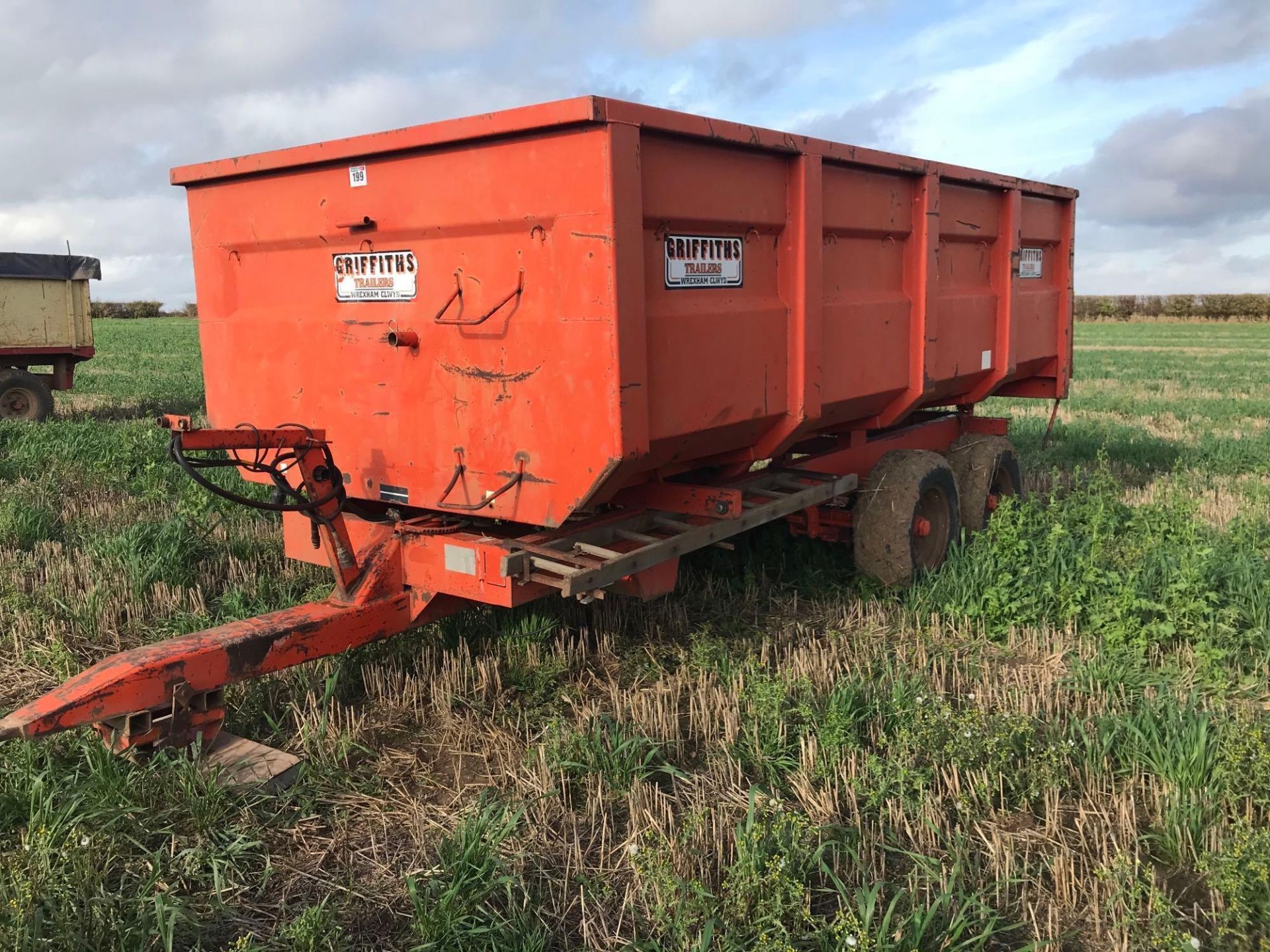 Griffiths Trailers GT80 8t twin axle trailer, manual rear door, manual grain chute on 275/65R16 whee - Image 2 of 7