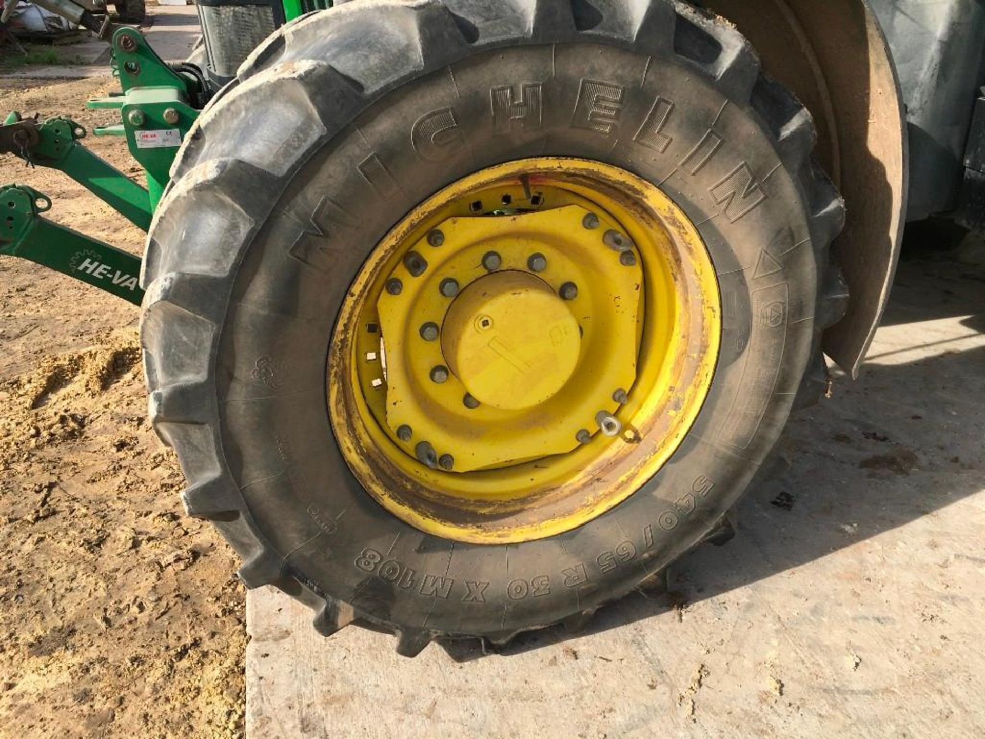 John Deere 7810 tractor with power quad gear box, 3 spool valves, pick up hitch, draw bar, air seat. - Image 5 of 14