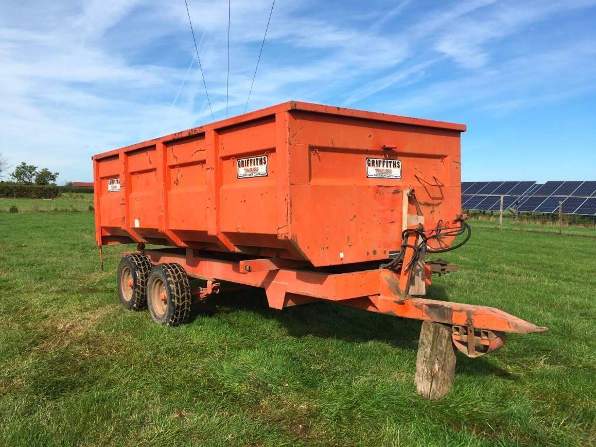 Griffiths Trailers GT80 8t twin axle trailer, manual rear door, manual grain chute on 275/65R16 whee - Image 6 of 7