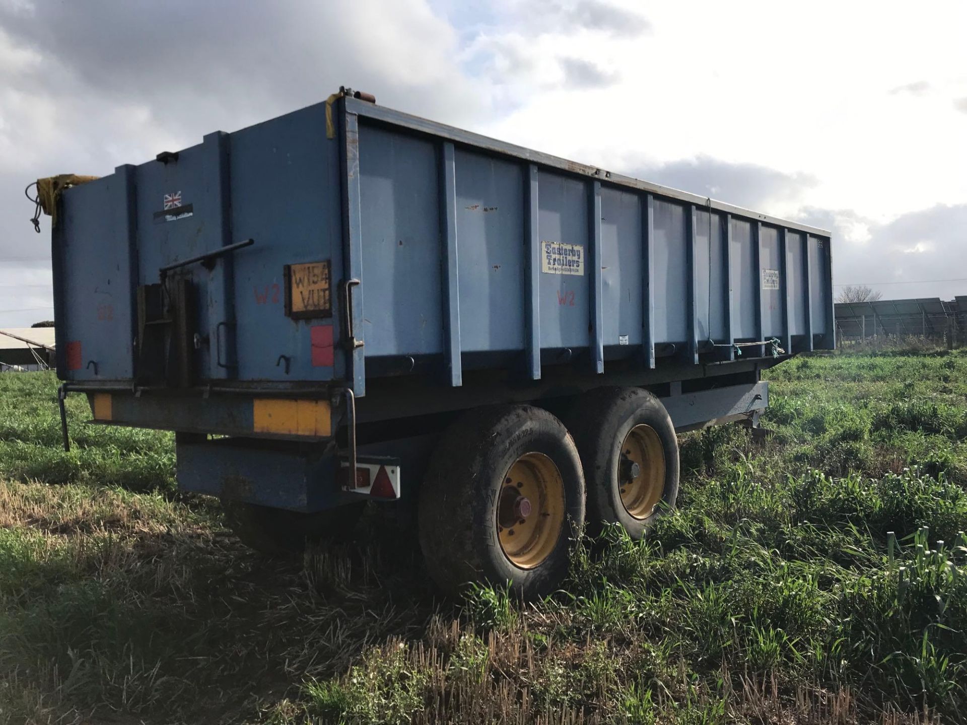 1987 Easterby Trailers 14t twin axle trailer, manual rear door, manual grain chute, rollover sheet, - Image 10 of 10