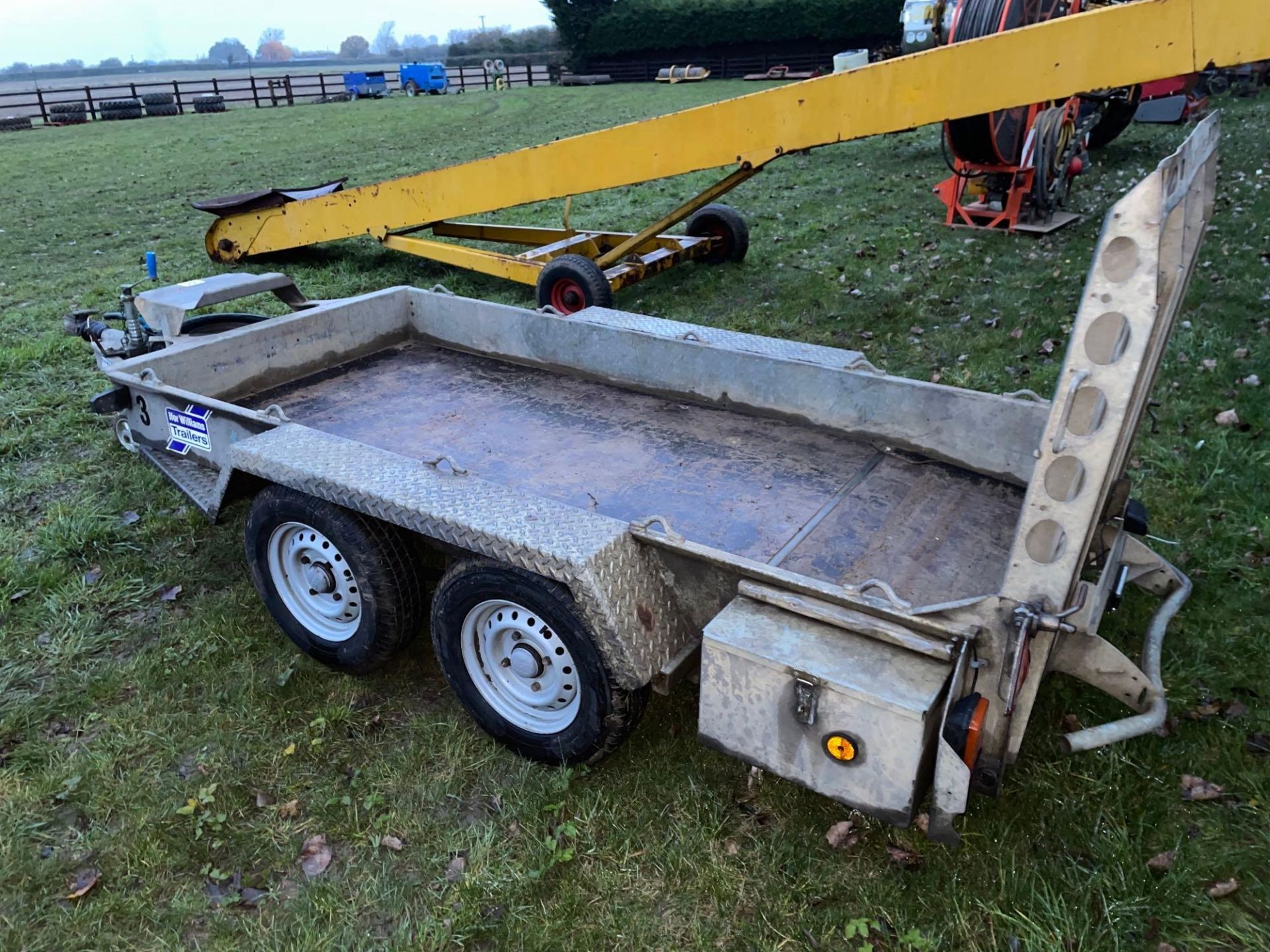 2016 Ifor Williams GH94BT 2.7t twin axle beaver tail plant trailer on 165R13 wheels and tyres, 9' x - Image 3 of 3