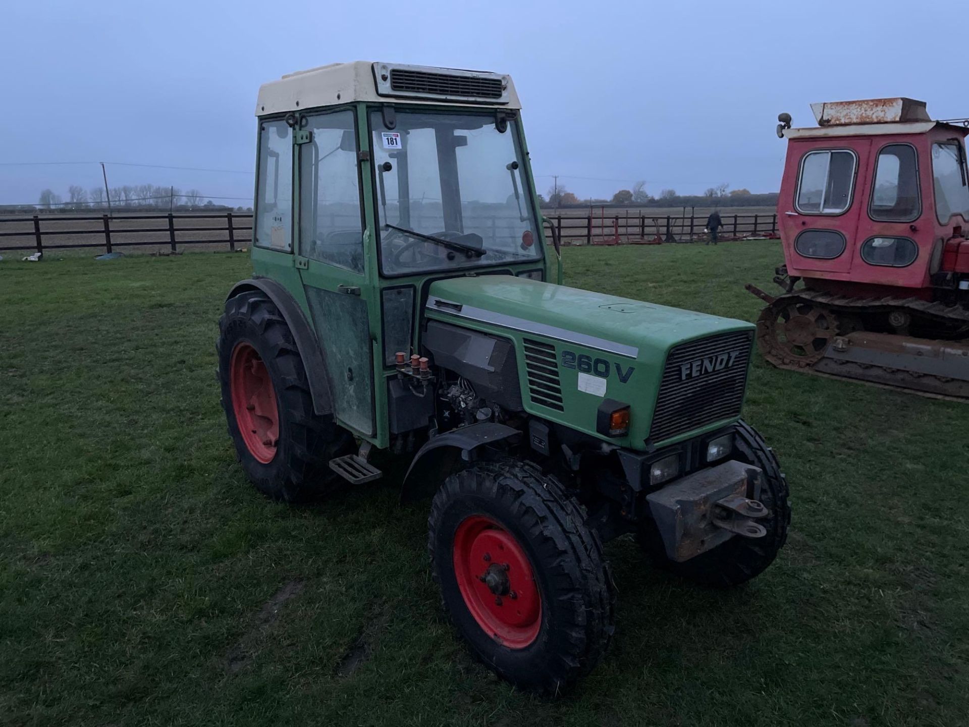 1989 Fendt 260V 2wd diesel vineyard tractor on Fulda 7.50/16SL front and Pirelli 340/85R24 rear whee - Image 15 of 15