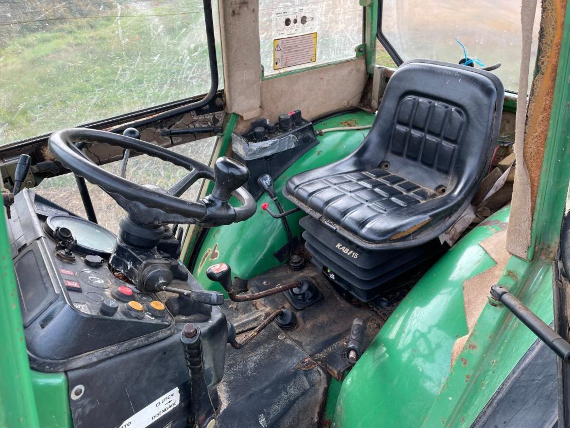 1989 Fendt 260V 2wd diesel vineyard tractor on Fulda 7.50/16SL front and Pirelli 340/85R24 rear whee - Image 8 of 15