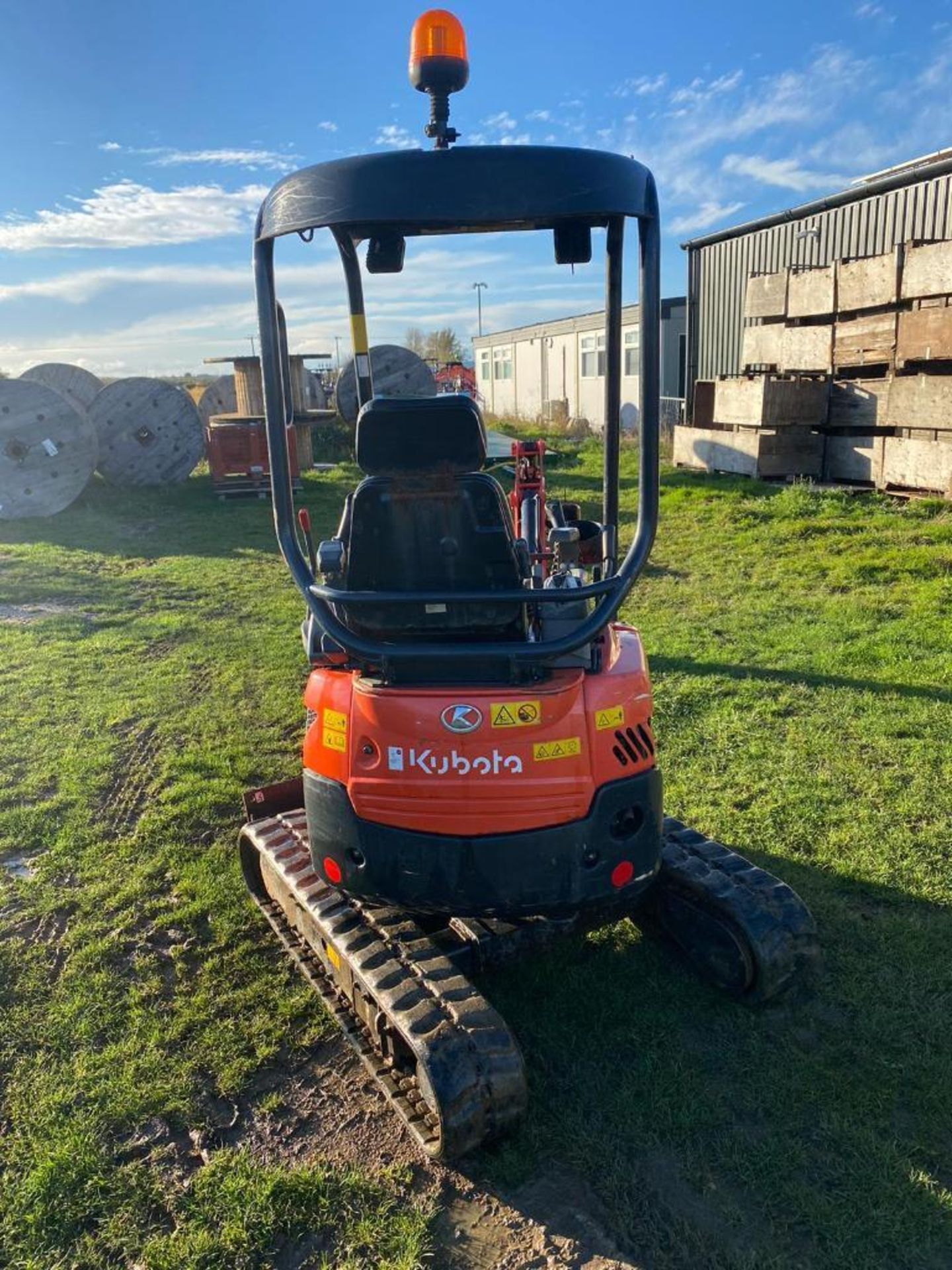 2019 Kubota U17-3a rubber tracked mini excavator with front blade and ditching bucket. Datatag Regis - Image 5 of 8