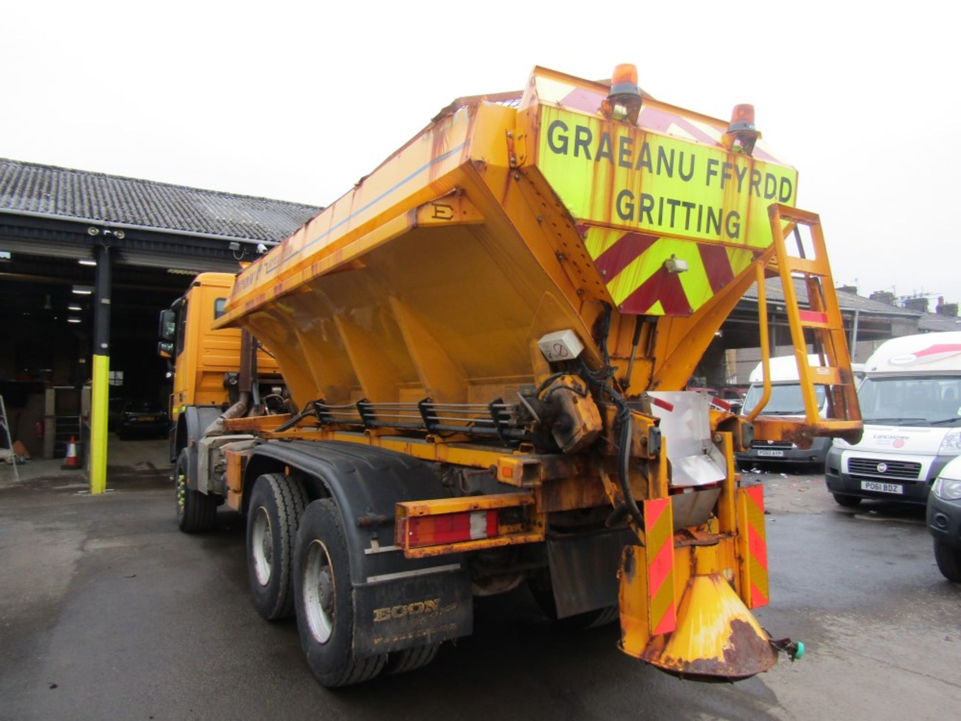 11 reg MERCEDES 3332AK 6 X 6 DEMOUNT GRITTER (DIRECT COUNCIL) 1ST REG 06/11, 19490KM INCORRECT - NEW - Image 3 of 8