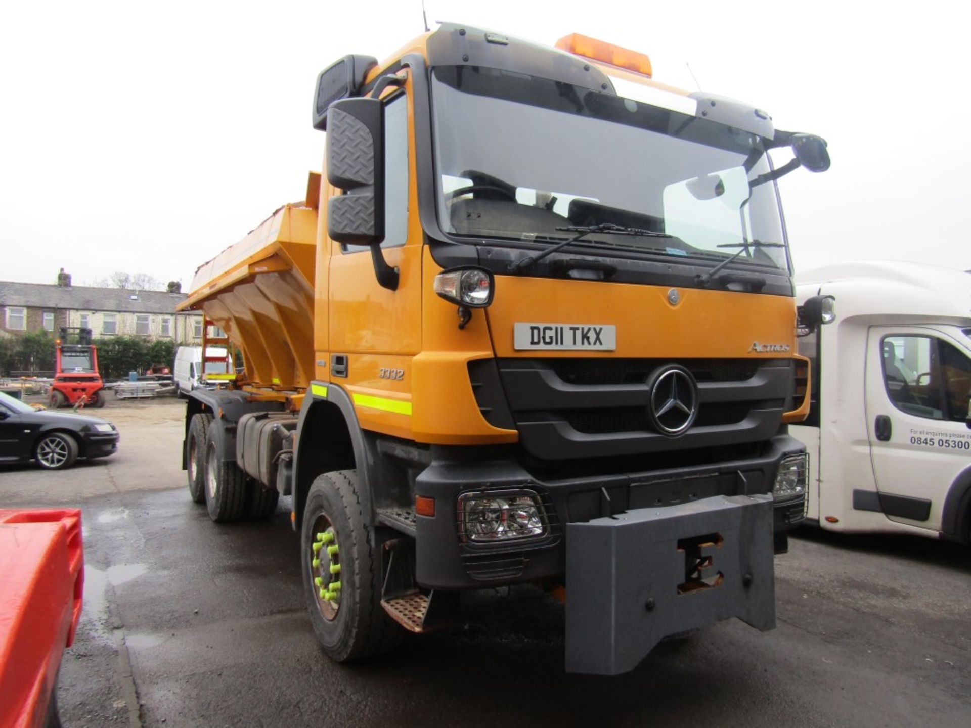 11 reg MERCEDES 3332AK 6 X 6 DEMOUNT GRITTER (DIRECT COUNCIL) 1ST REG 06/11, 19490KM INCORRECT - NEW