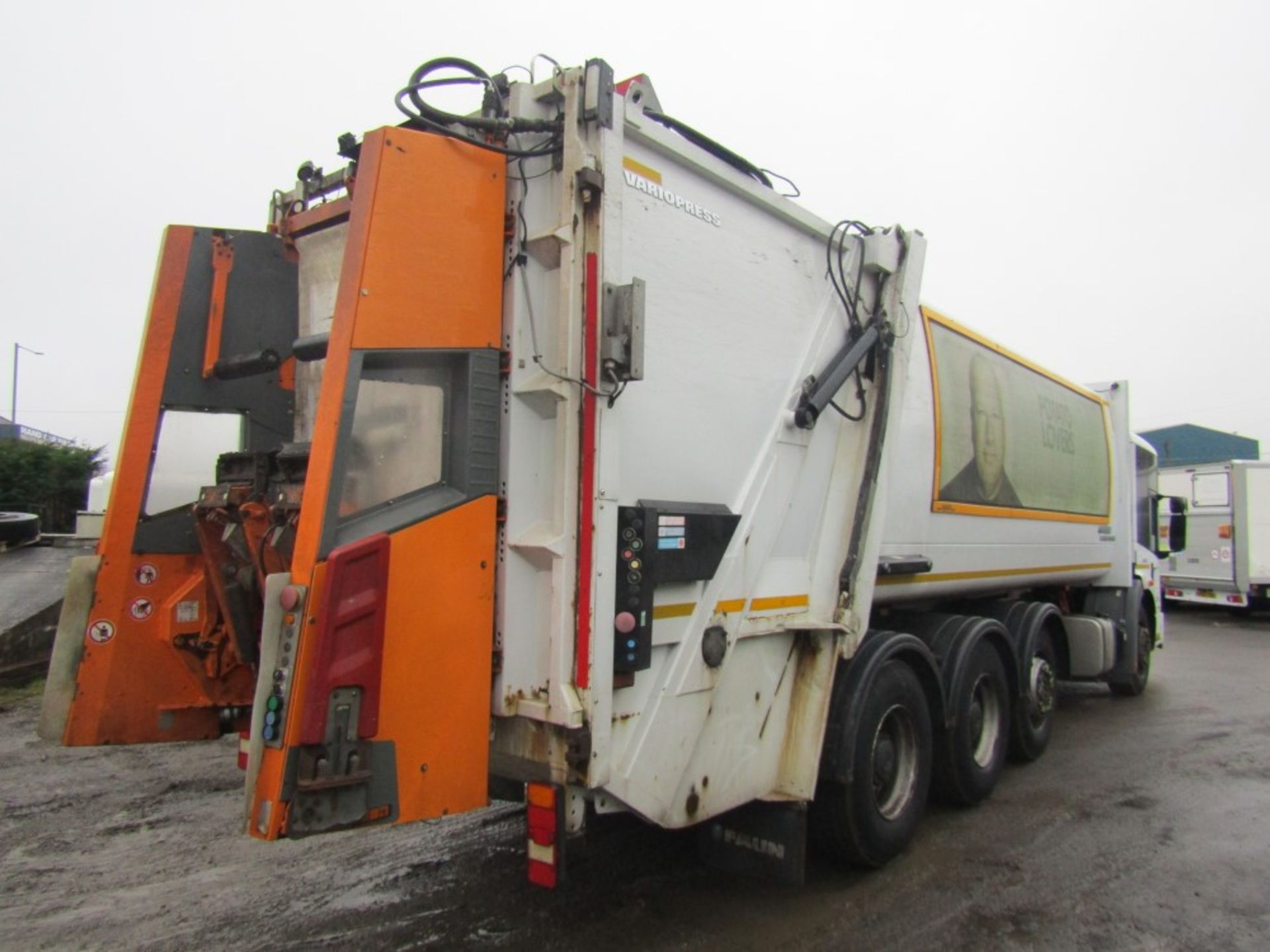 62 reg MERCEDES ECONIC 3233 REFUSE WAGON (DIRECT COUNCIL) 1ST REG 12/12, 101940KM, V5 HERE, 1 - Image 4 of 6