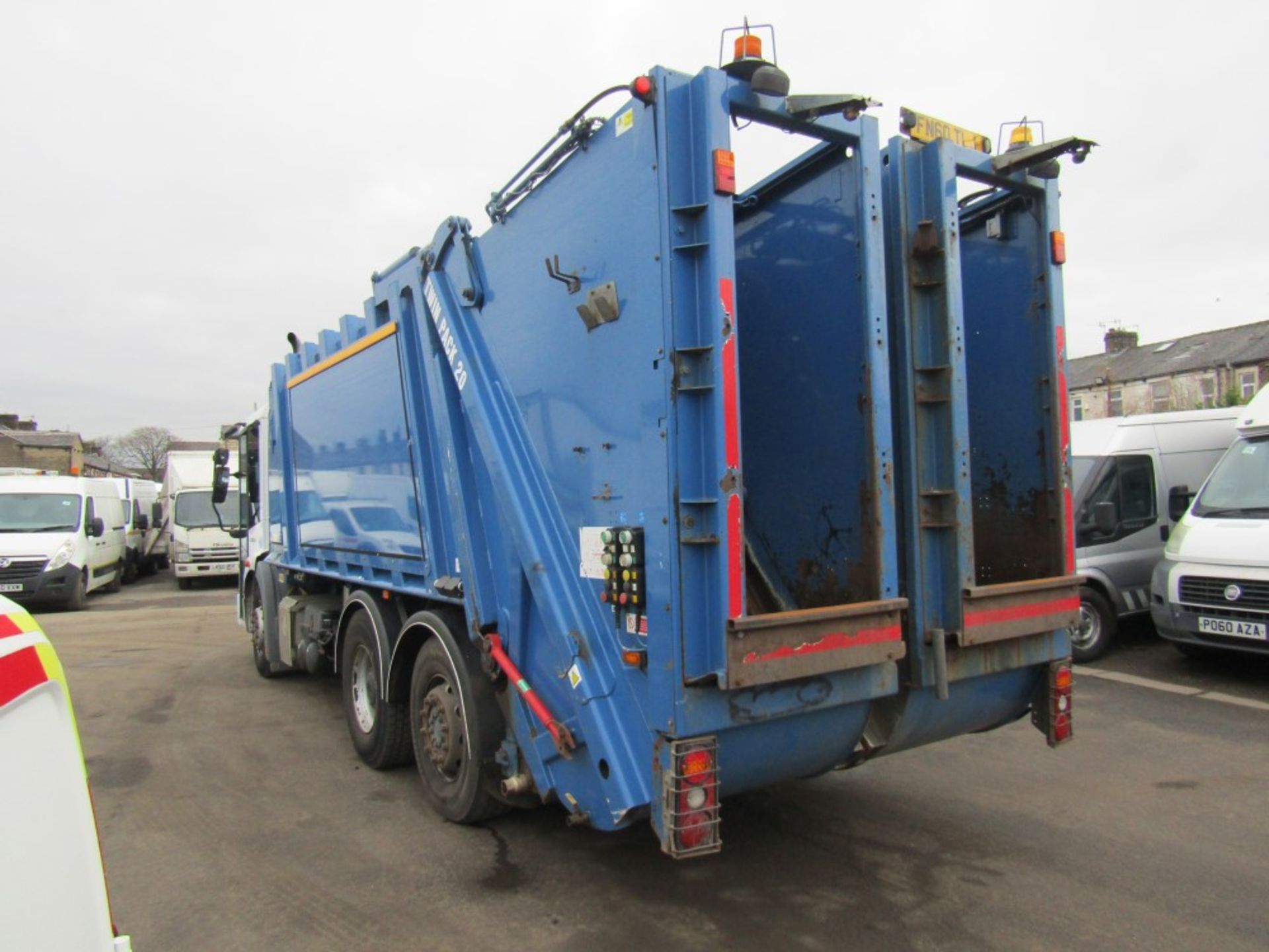 60 reg MERCEDES ECONIC 2629 REFUSE WAGON, DENNIS 50/50 SPLIT BODY - NO LIFT, 1ST REG 10/10, - Image 3 of 6