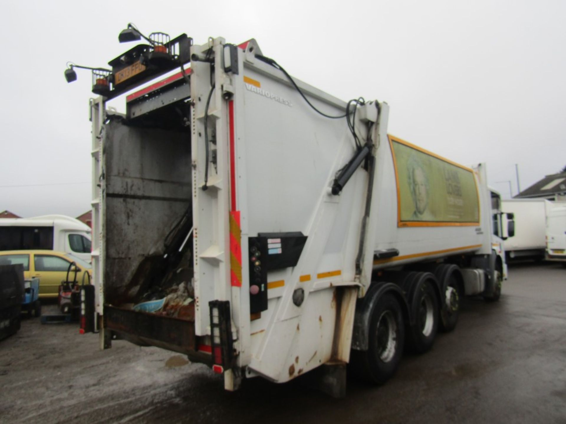 13 reg MERCEDES ECONIC 3233LL REFUSE WAGON (DIRECT COUNCIL) 1ST REG 08/13, 98234KM, V5 HERE, 1 OWNER - Image 4 of 6