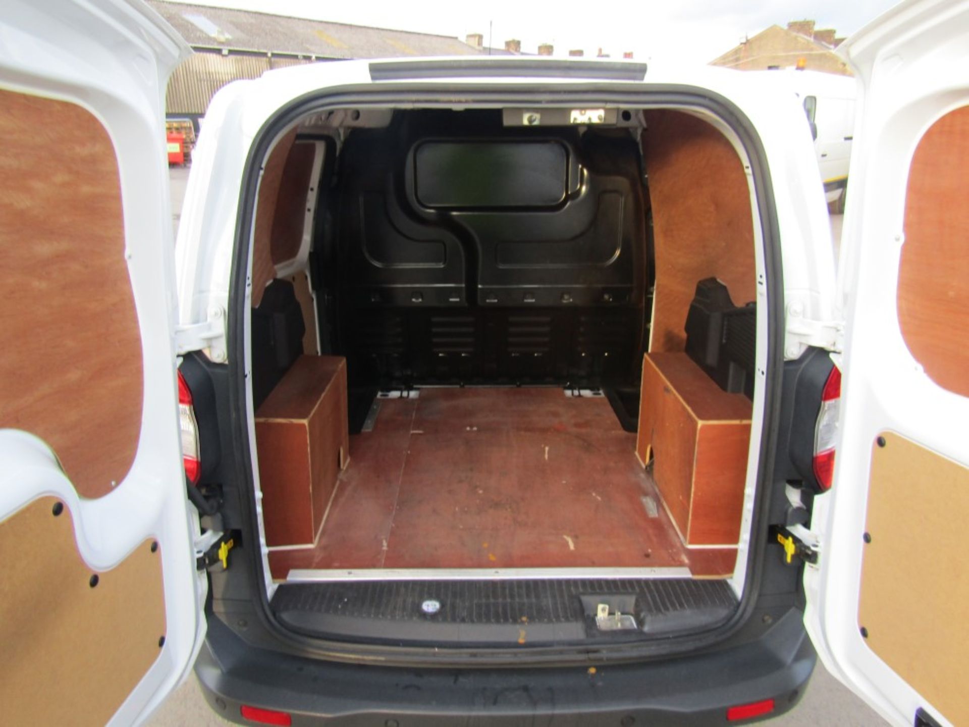 65 reg FORD TRANSIT COURIER TREND TDCI, PLY LINING, BLUETOOTH, 4 SERVICE BOOK STAMPS, 1ST REG - Image 5 of 7