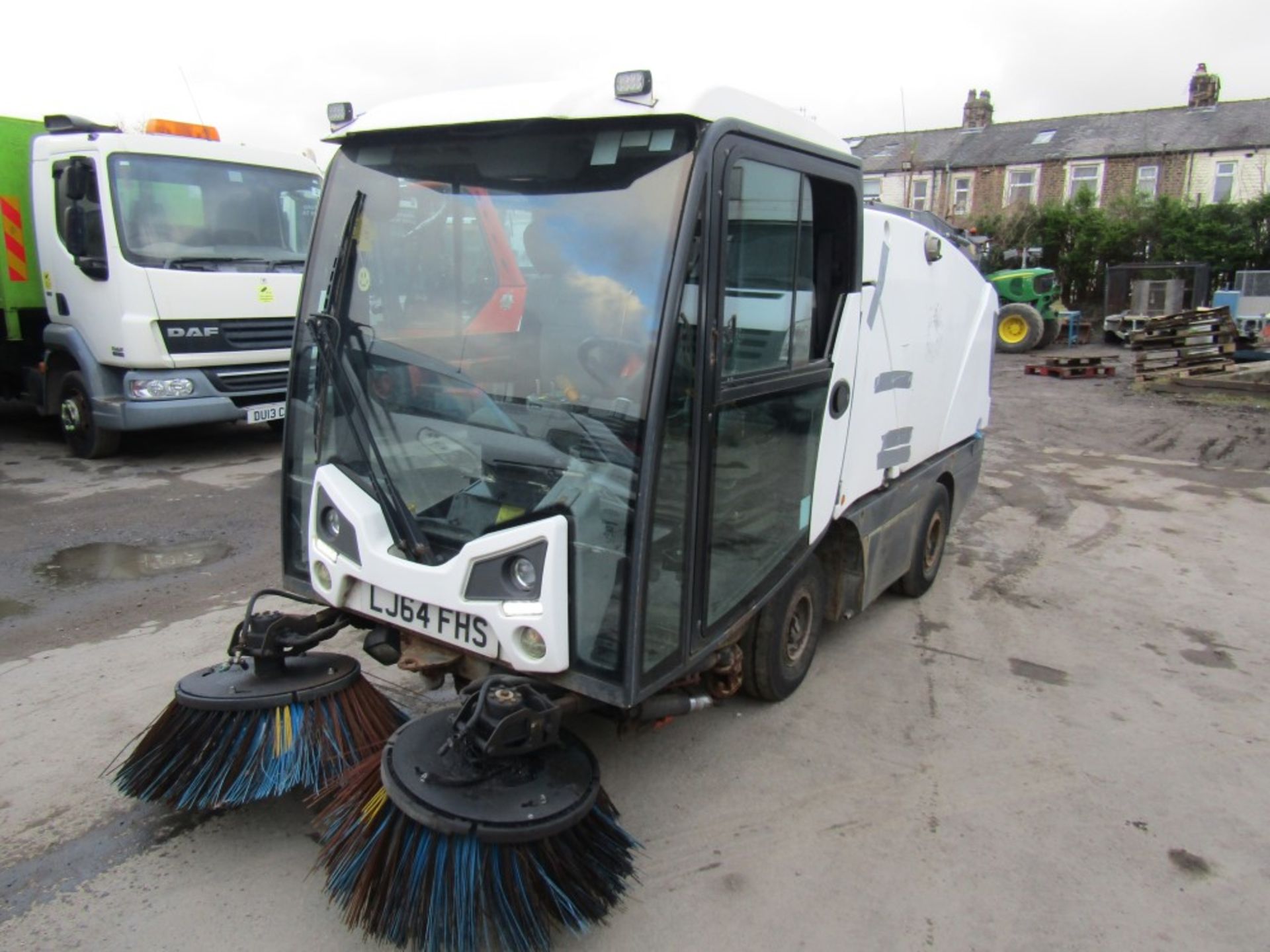 64 reg JOHNSTON CX201 SWEEPER (RUNS BUT BATTERY CHARGING ISSUES) (DIRECT COUNCIL) - Image 2 of 6