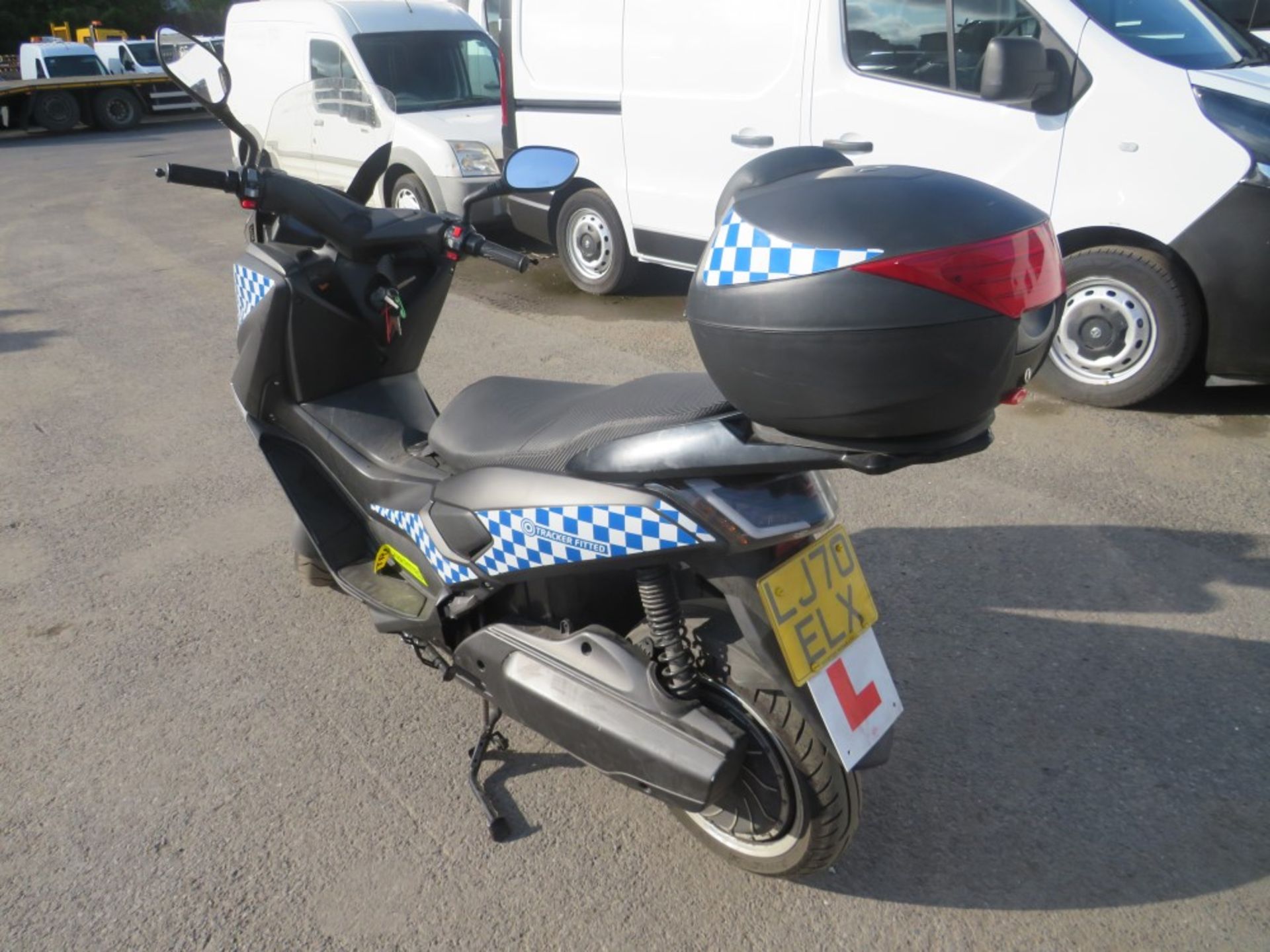 70 reg EFUN TIGER LYNX ELECTRIC SCOOTER, 1ST REG 10/20, 3199M, V5 HERE, 1 FORMER KEEPER [NO VAT] - Image 3 of 5