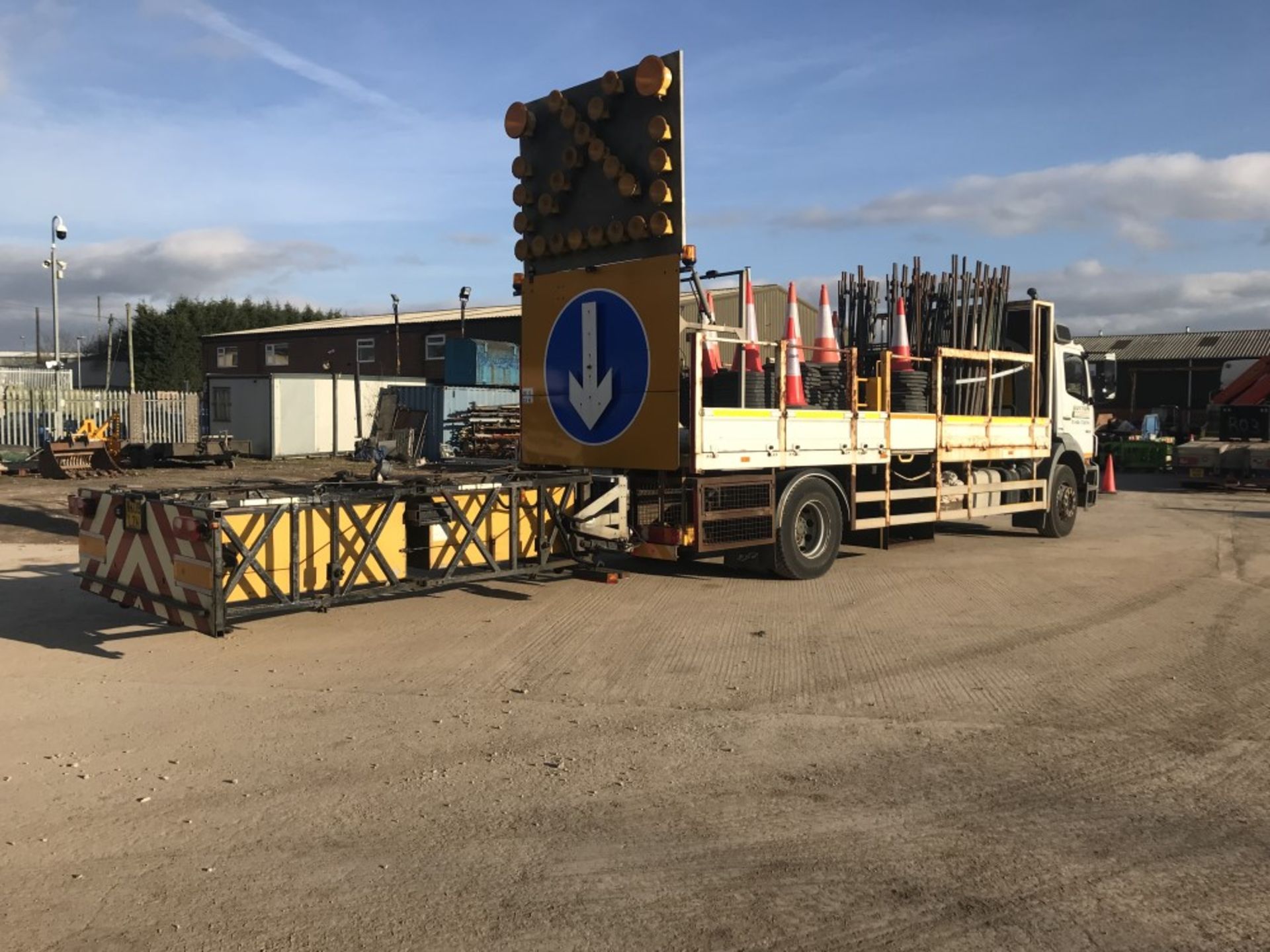 09 reg MERCEDES 1824 CUSHION TRUCK (CONTENTS ON BACK NOT INCLUDED IN SALE) (LOCATION MIDDLEWICH) - Image 5 of 23