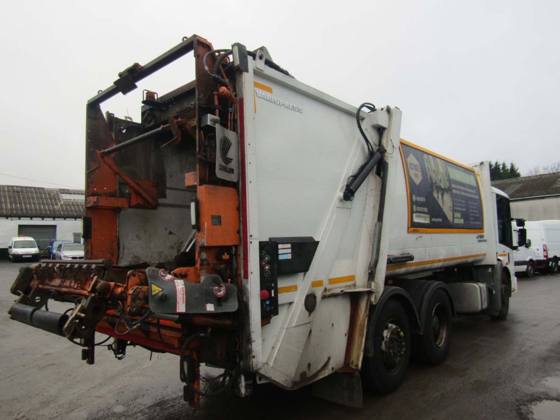 13 reg MERCEDES ECONIC 2629 REFUSE WAGON (DIRECT COUNCIL) 1ST REG 08/13, TEST 04/22, 154880KM, V5 - Image 4 of 6