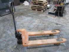 PALLET TRUCK [NO VAT]