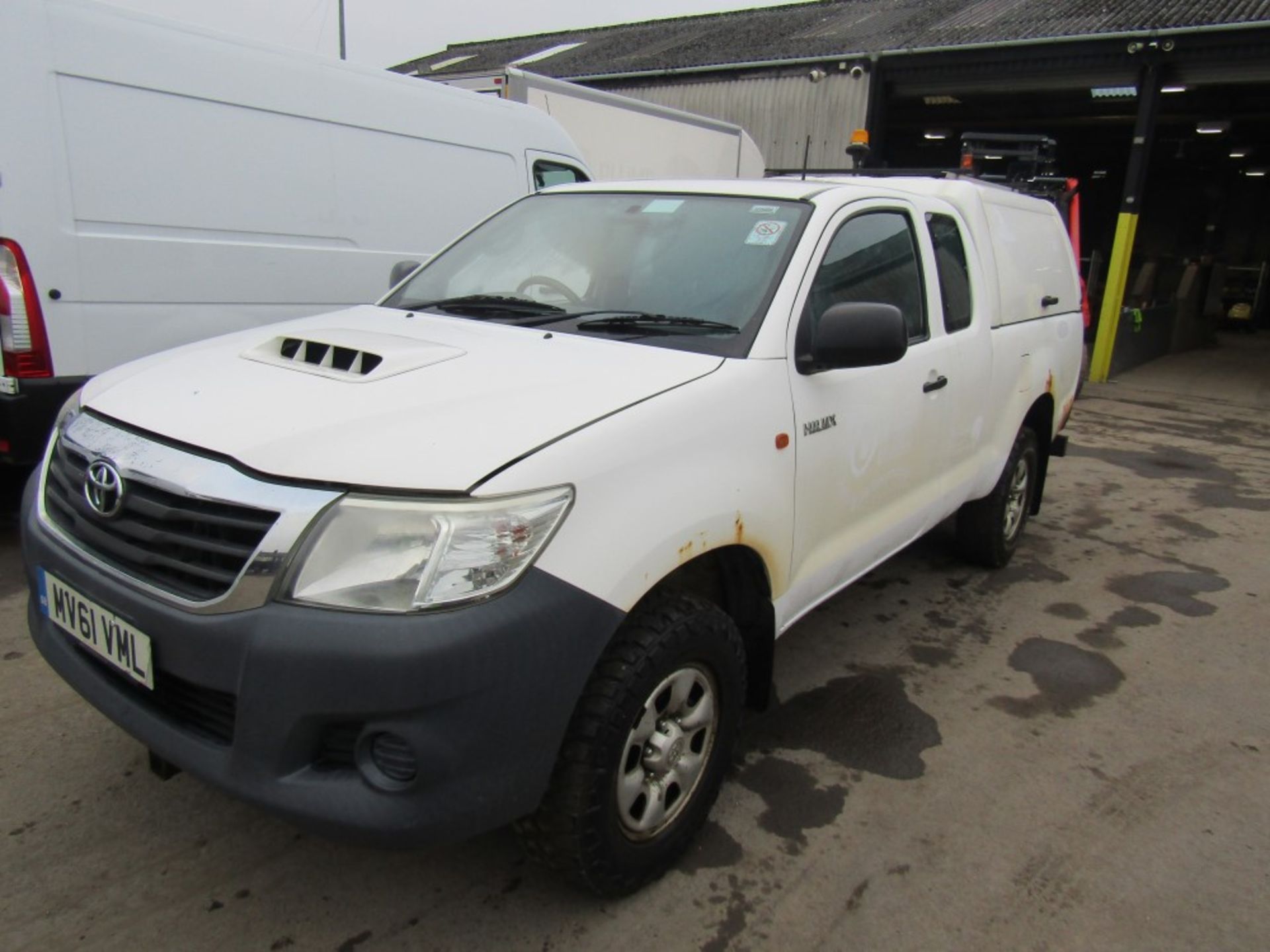 61 reg TOYOTA HILUX HL2 D-4D 4 X 4 ECB (DIRECT UNITED UTILITIES WATER) 1ST REG 11/11, TEST 09/22, - Image 2 of 7