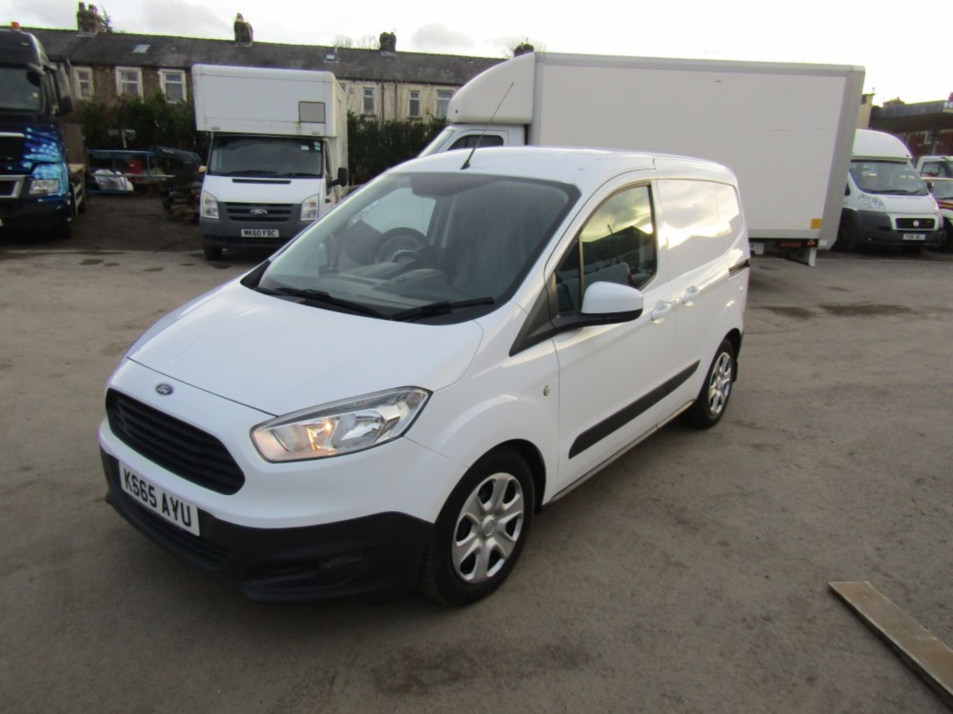 65 reg FORD TRANSIT COURIER TREND TDCI, PLY LINING, BLUETOOTH, 4 SERVICE BOOK STAMPS, 1ST REG - Image 2 of 7